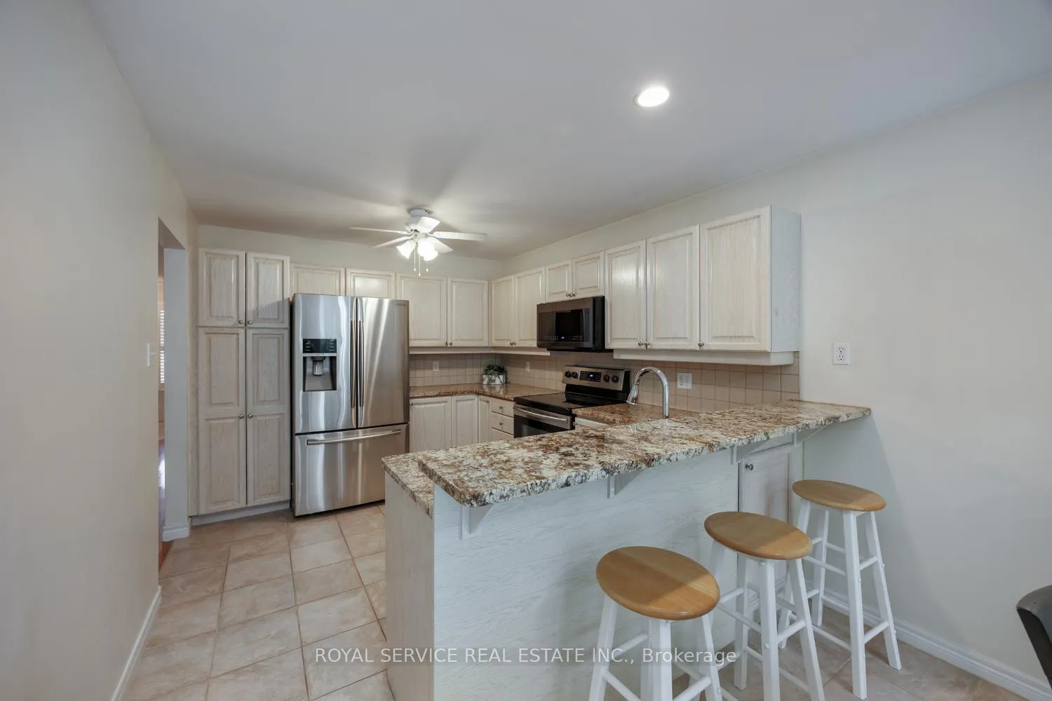 Photo 17 of 1061 Silverdale Road, Peterborough, Otonabee Ward 1 — HOMEH