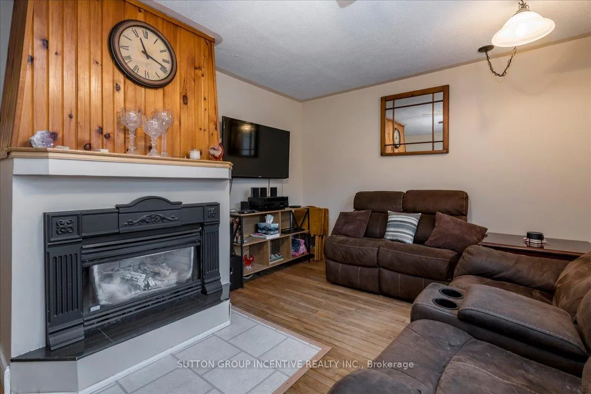 Photo 4 of 8993 5th Line, Essa, Angus — HOMEH