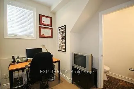 Photo 9 of Unit B, 2 Fairleigh Crescent, Toronto, Forest Hill North — HOMEH