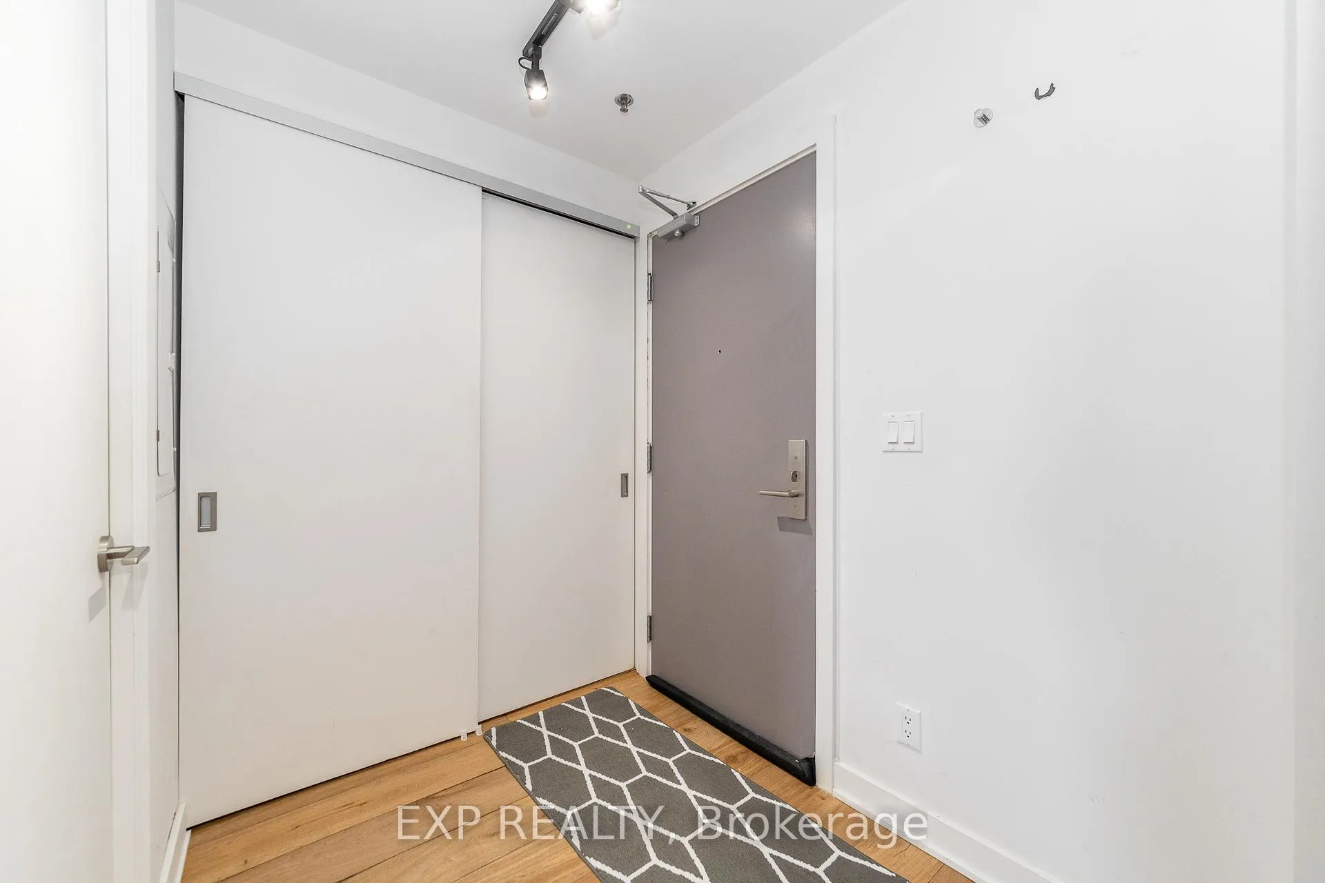 Photo 5 of Unit 1102, 203 Catherine Street, Ottawa, Ottawa Centre — HOMEH