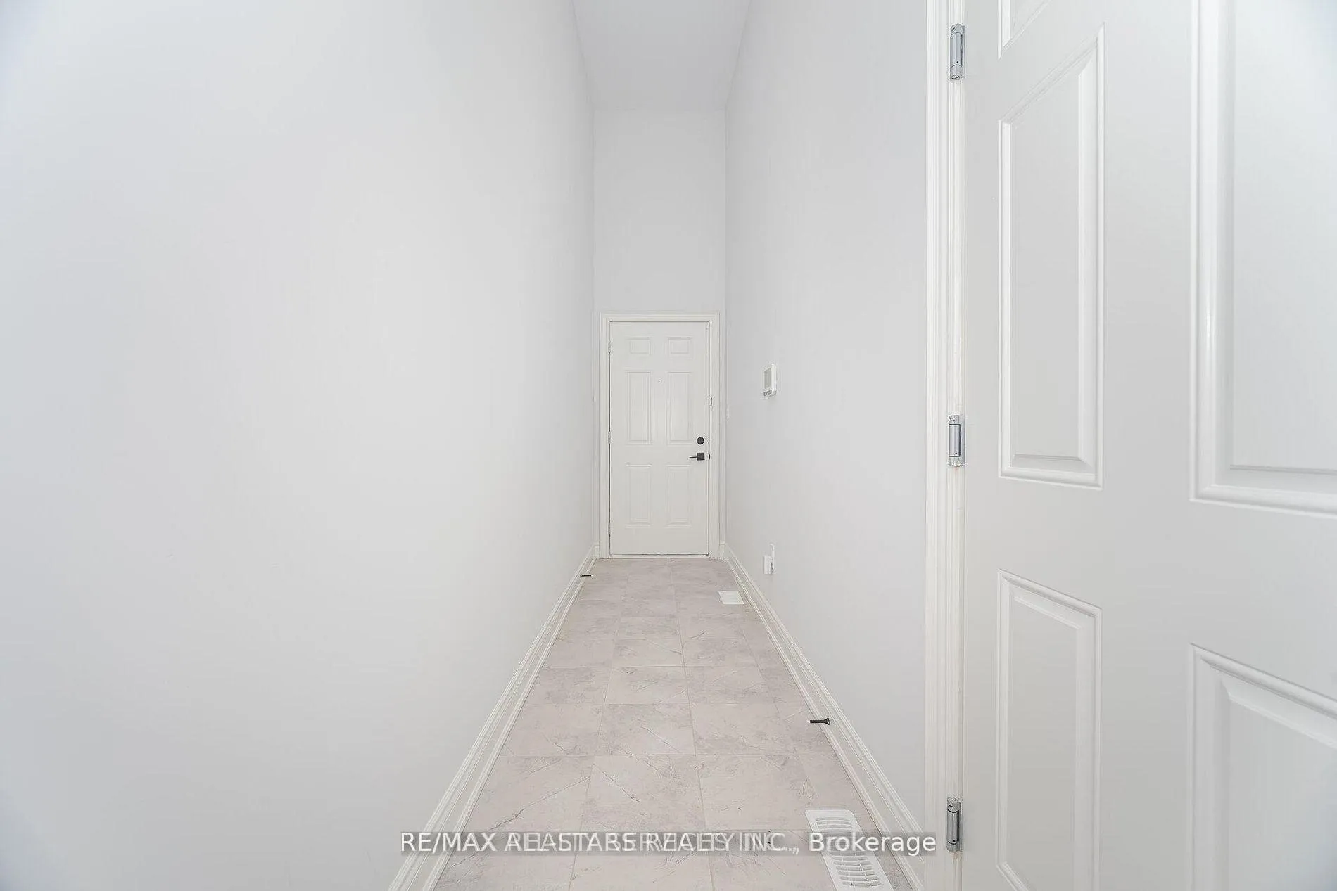 Photo 40 of 24 Alan Willliams Trail, Uxbridge — HOMEH
