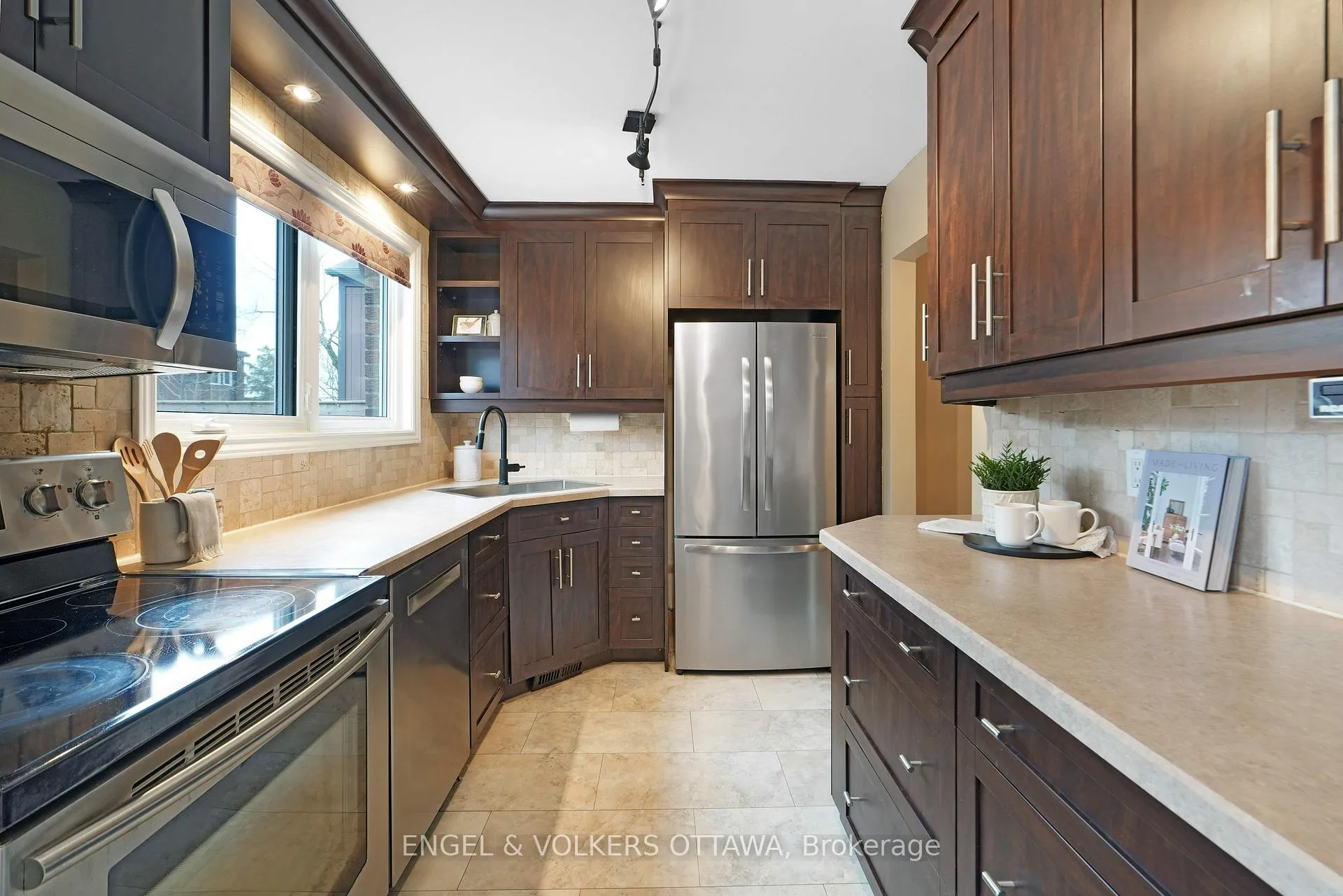 Photo 9 of Unit 33, 2111 Montreal Road, Ottawa, Beaconwood — HOMEH