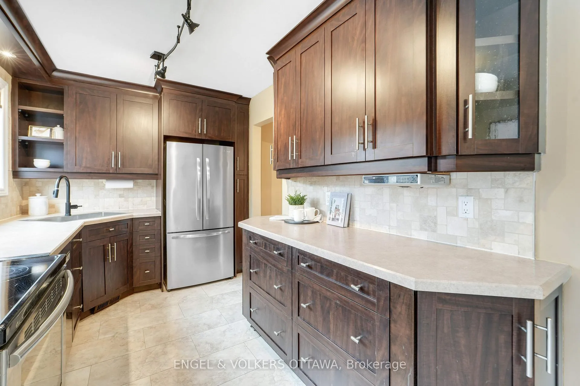Photo 10 of Unit 33, 2111 Montreal Road, Ottawa, Beaconwood — HOMEH