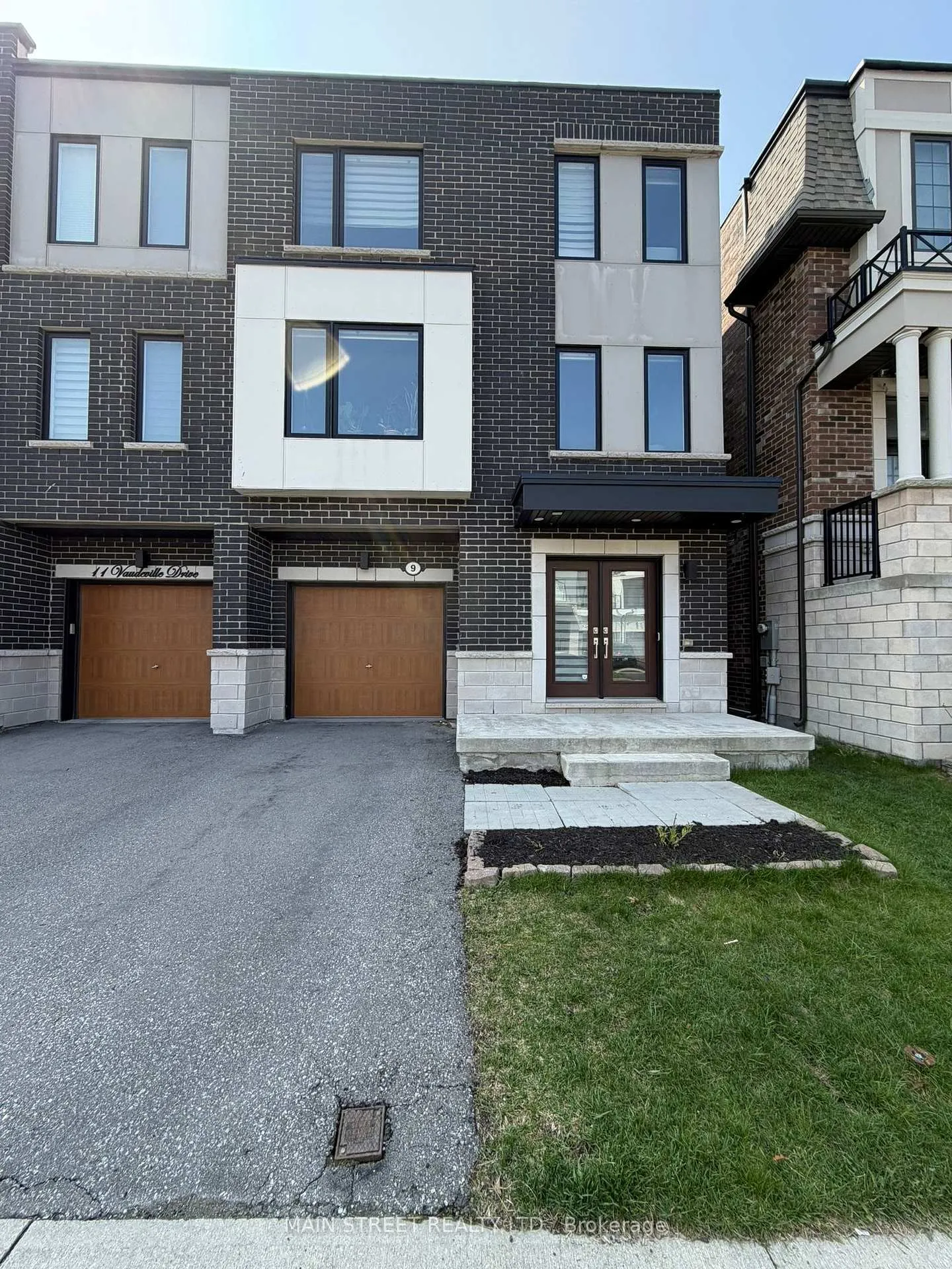 Photo 1 of 9 Vaudeville Drive, Etobicoke, Alderwood — HOMEH