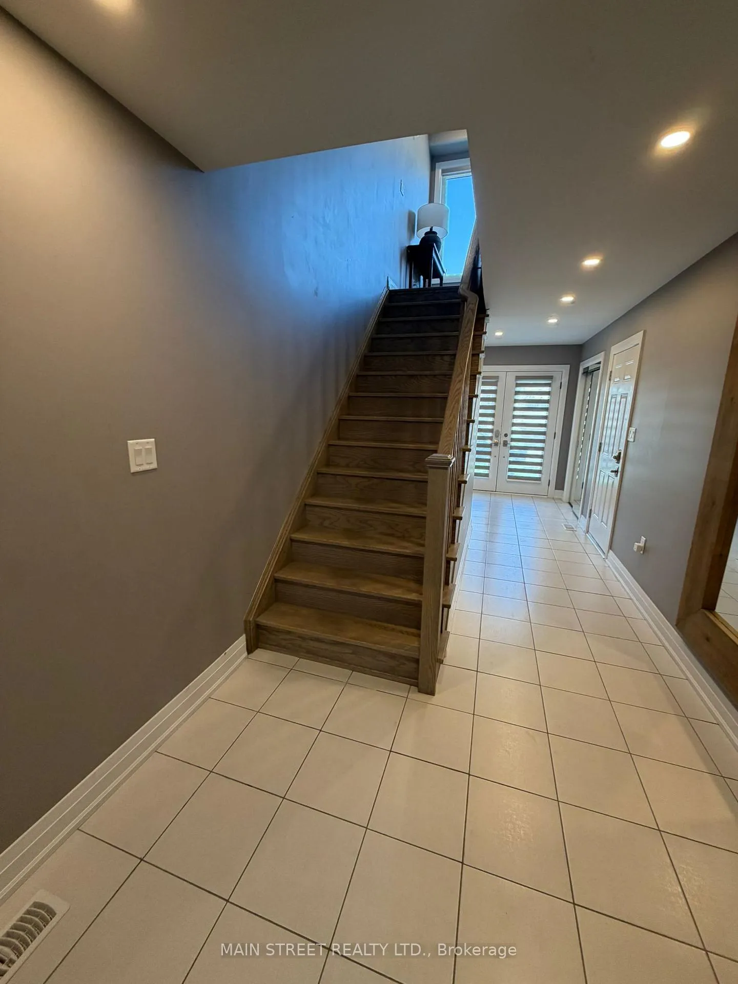 Photo 4 of 9 Vaudeville Drive, Etobicoke, Alderwood — HOMEH