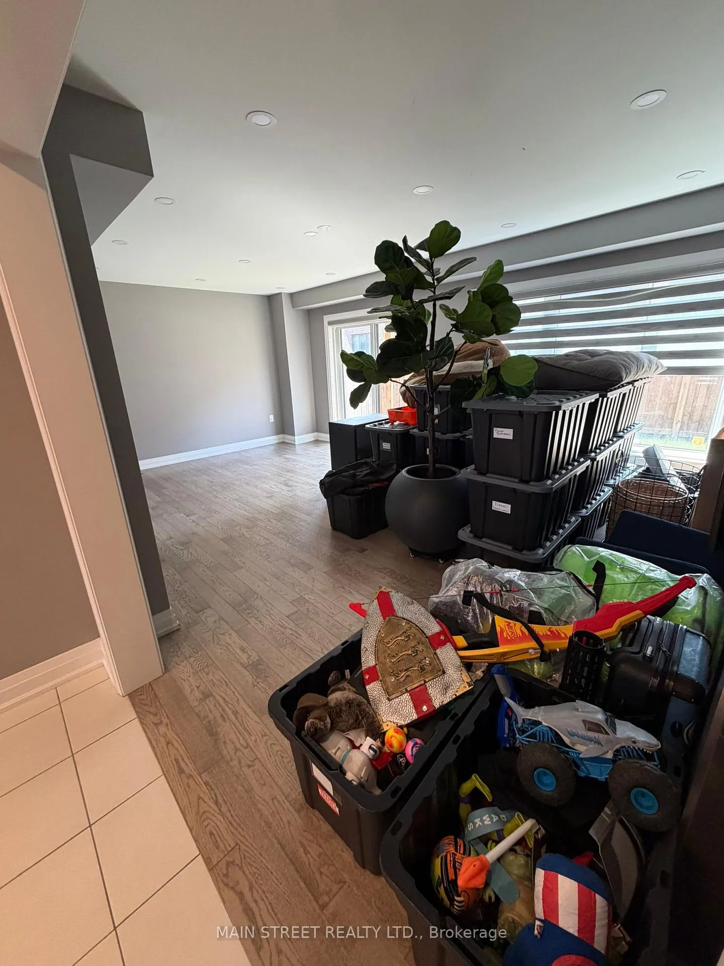 Photo 5 of 9 Vaudeville Drive, Etobicoke, Alderwood — HOMEH