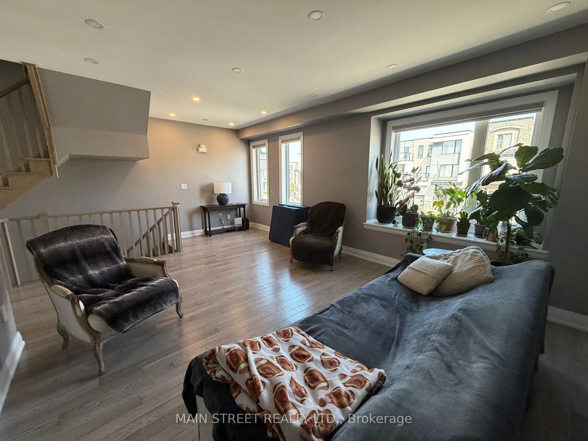 Photo 7 of 9 Vaudeville Drive, Etobicoke, Alderwood — HOMEH