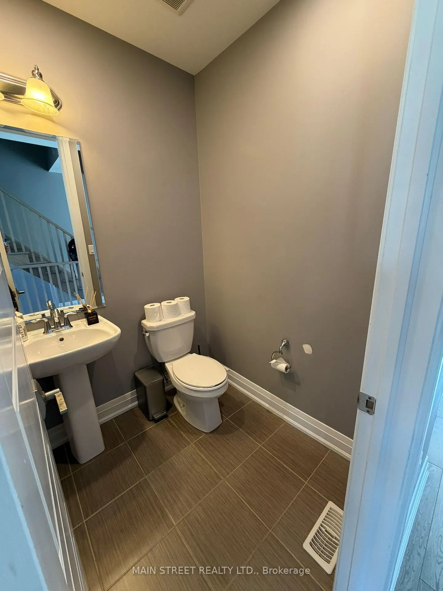 Photo 10 of 9 Vaudeville Drive, Etobicoke, Alderwood — HOMEH