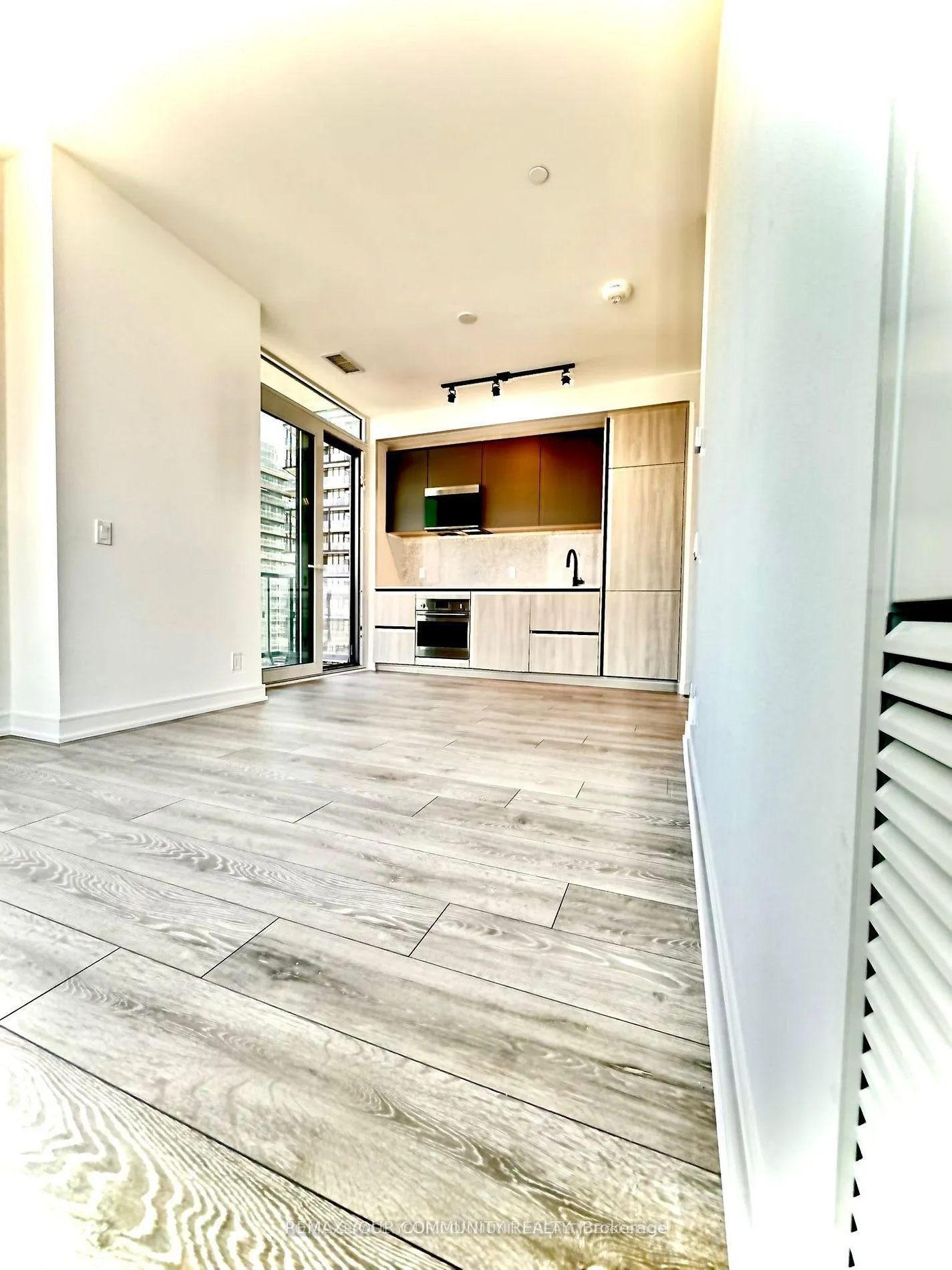 Photo 5 of Unit 1911, 108 Peter Street, Toronto, Waterfront Communities — HOMEH