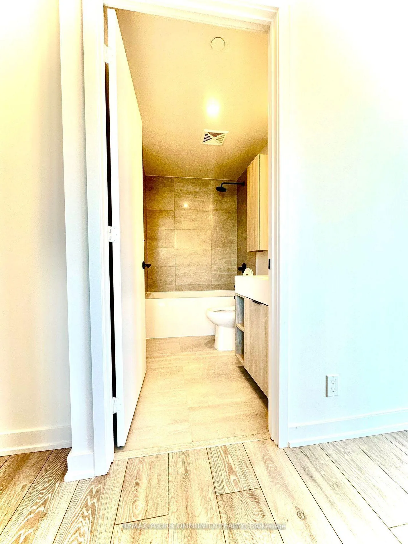 Photo 10 of Unit 1911, 108 Peter Street, Toronto, Waterfront Communities — HOMEH