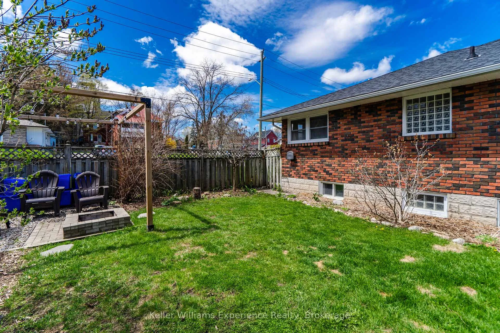 Photo 4 of 557 Hugel Avenue, Midland — HOMEH