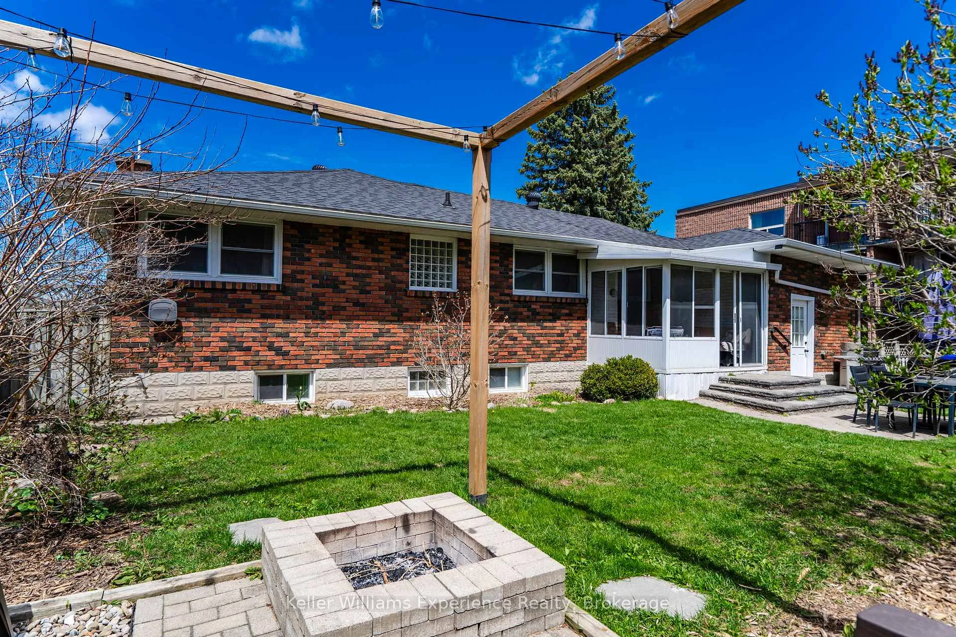 Photo 5 of 557 Hugel Avenue, Midland — HOMEH