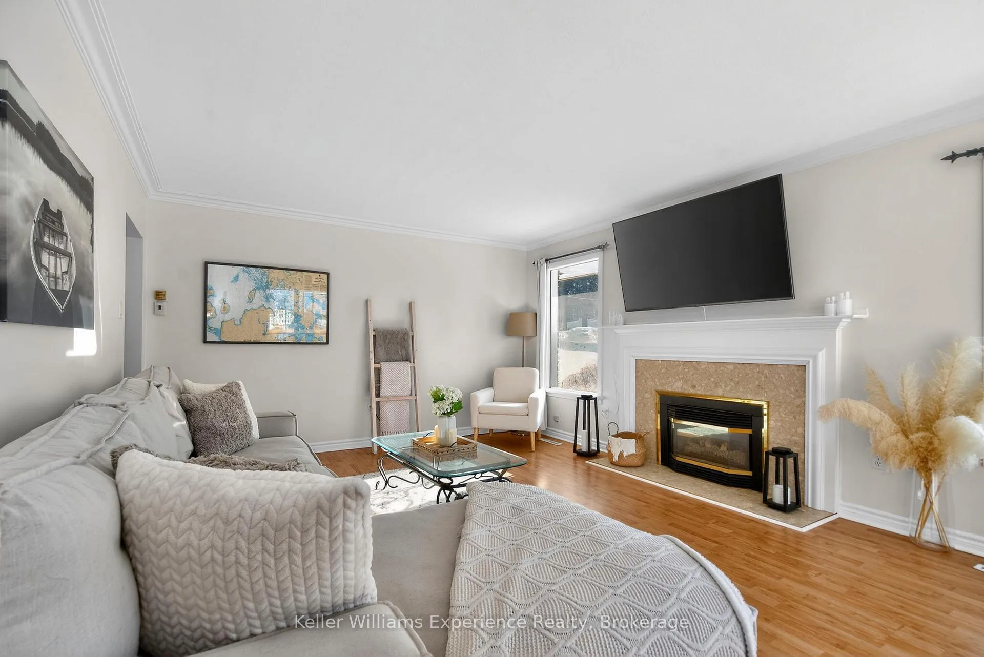 Photo 13 of 557 Hugel Avenue, Midland — HOMEH