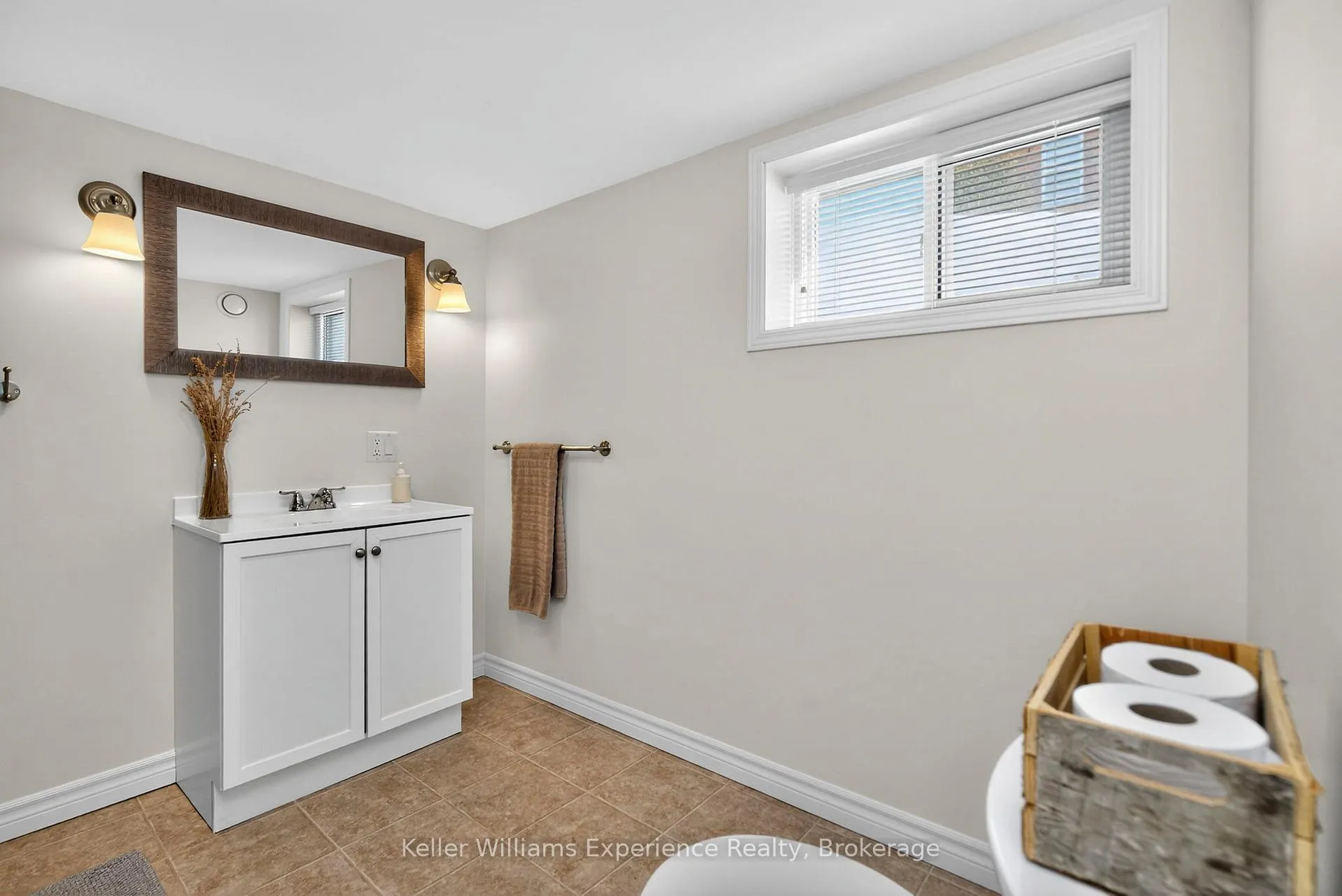 Photo 28 of 557 Hugel Avenue, Midland — HOMEH