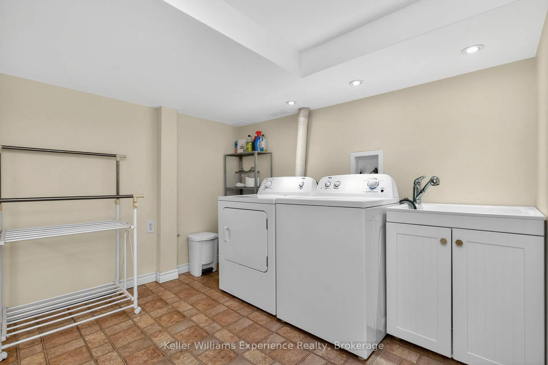 Photo 31 of 557 Hugel Avenue, Midland — HOMEH