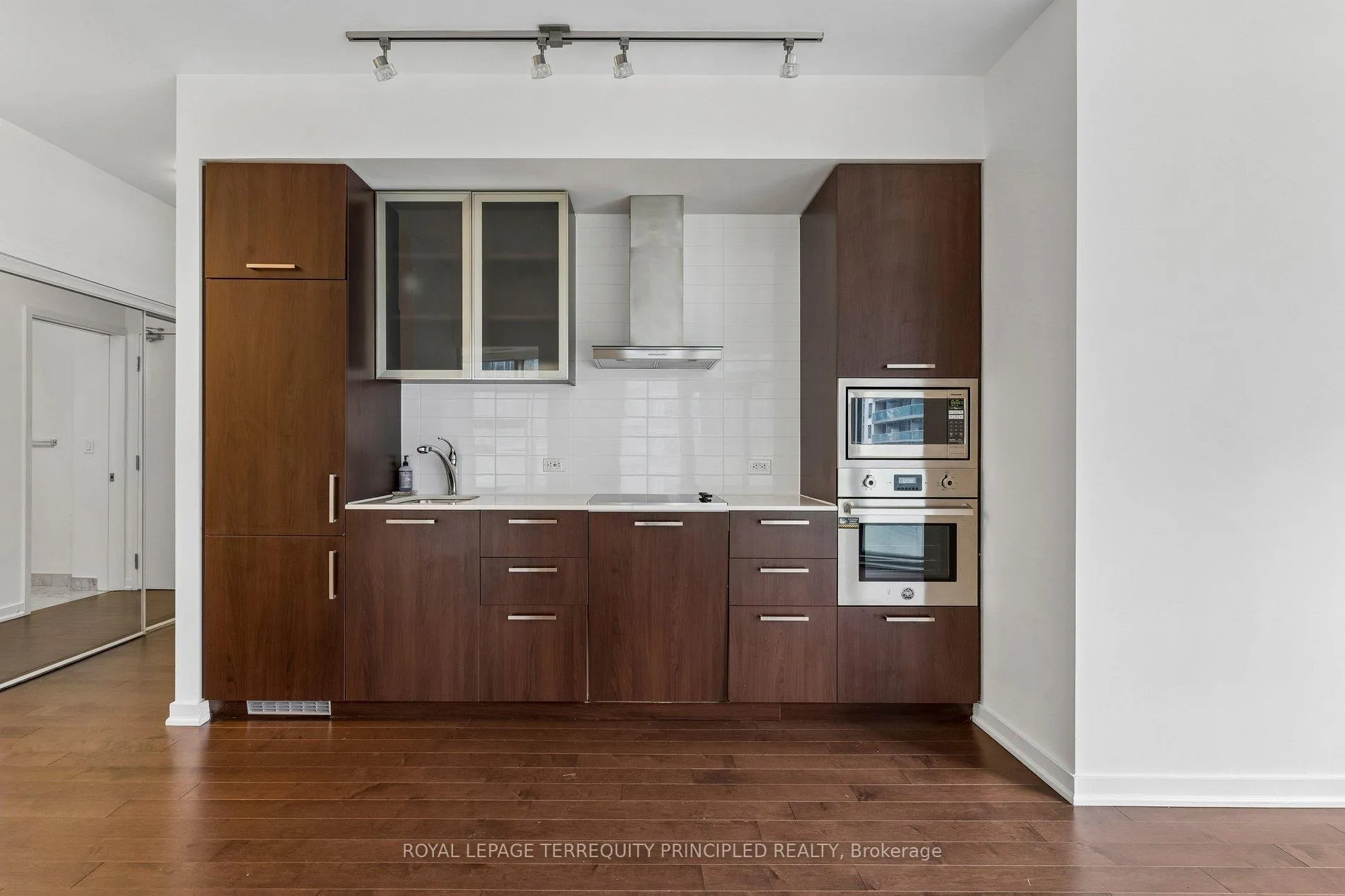 Photo 2 of Unit 307, 12 York Street, Toronto, Waterfront Communities — HOMEH