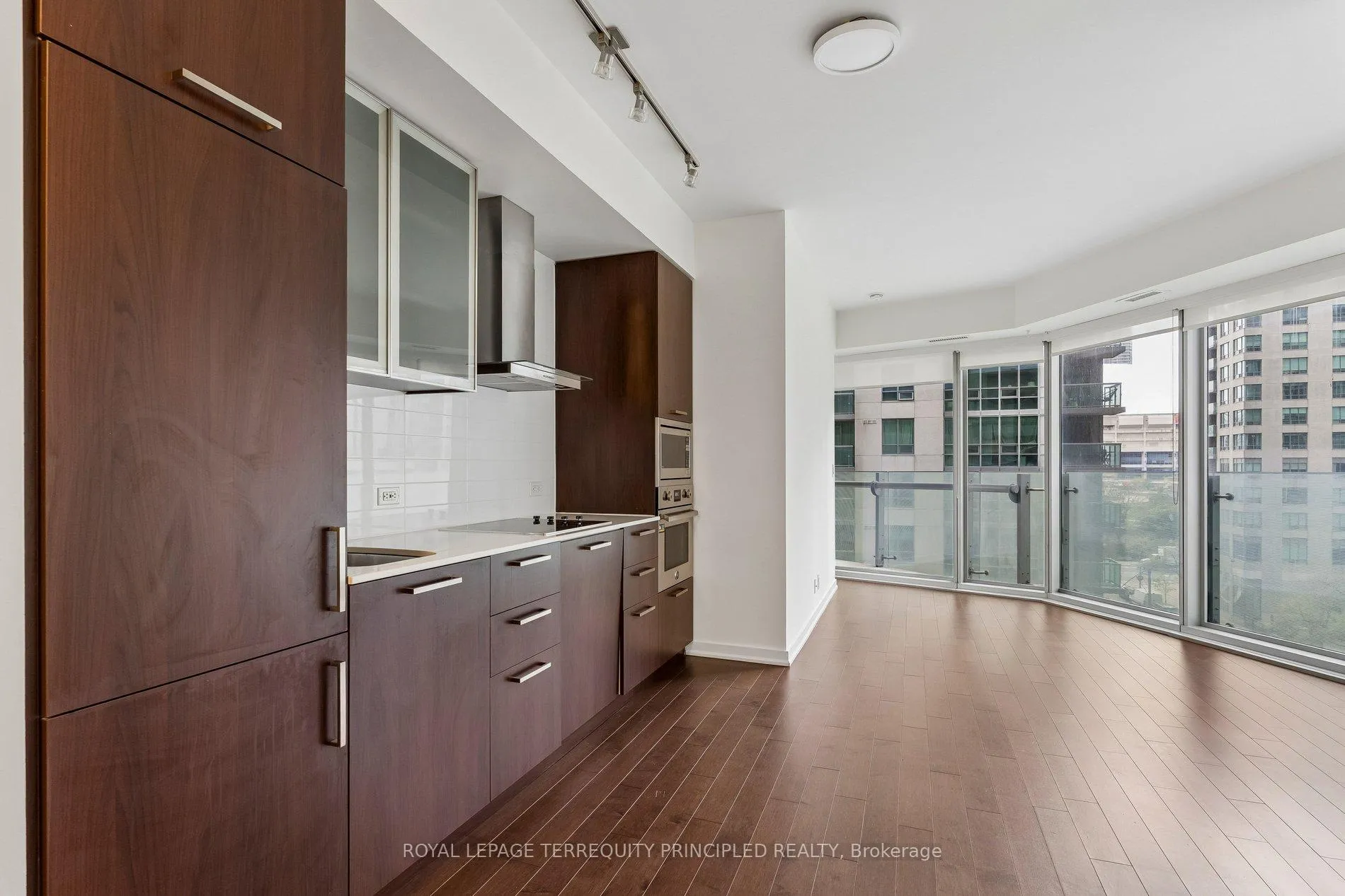 Photo 3 of Unit 307, 12 York Street, Toronto, Waterfront Communities — HOMEH