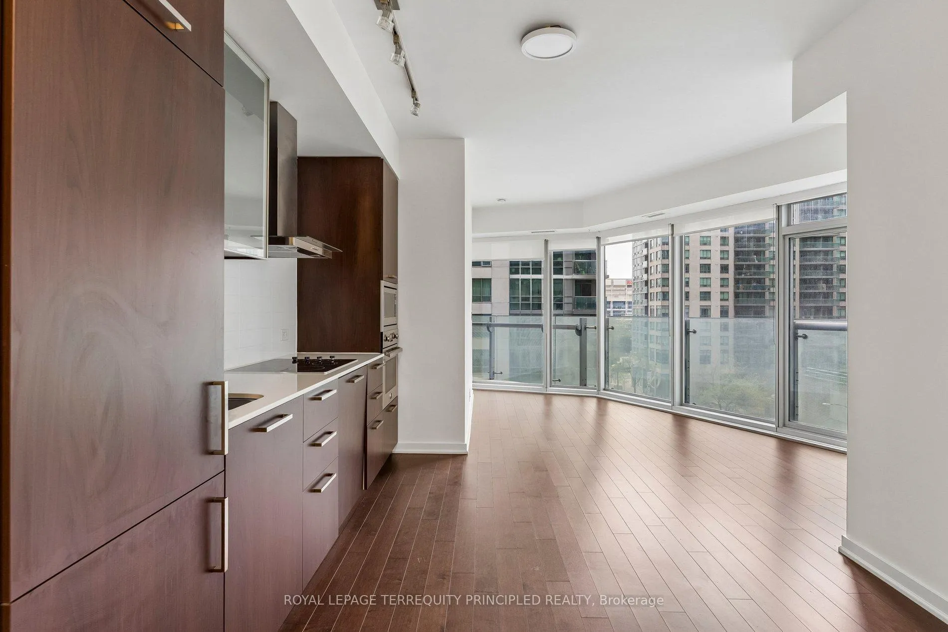 Photo 4 of Unit 307, 12 York Street, Toronto, Waterfront Communities — HOMEH