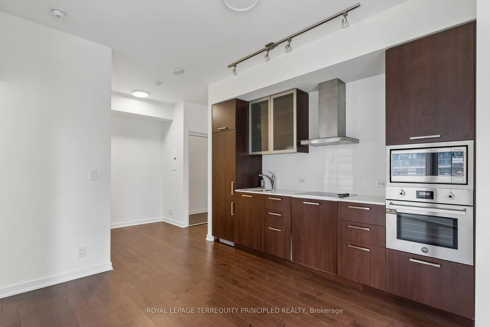 Photo 5 of Unit 307, 12 York Street, Toronto, Waterfront Communities — HOMEH