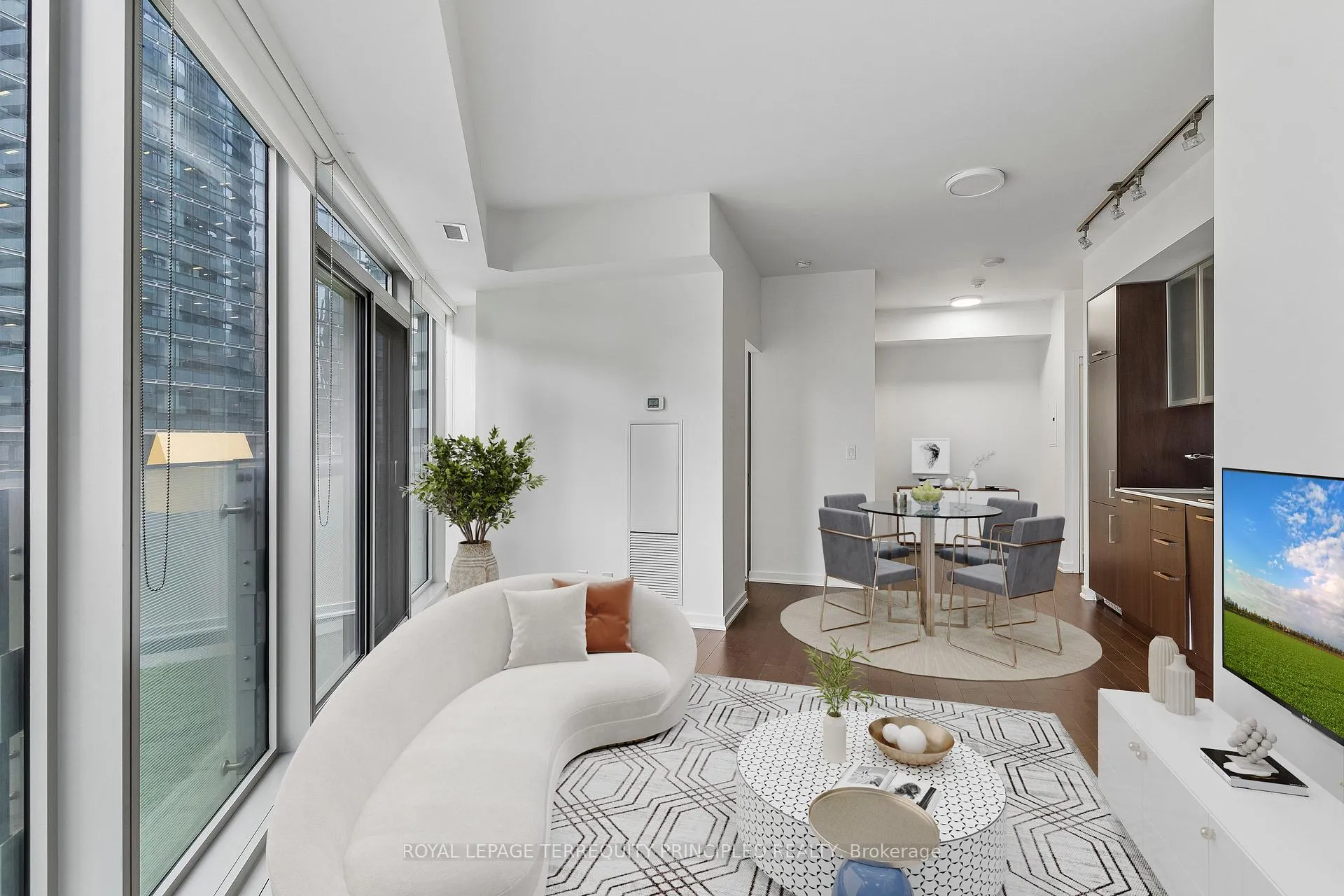 Photo 6 of Unit 307, 12 York Street, Toronto, Waterfront Communities — HOMEH
