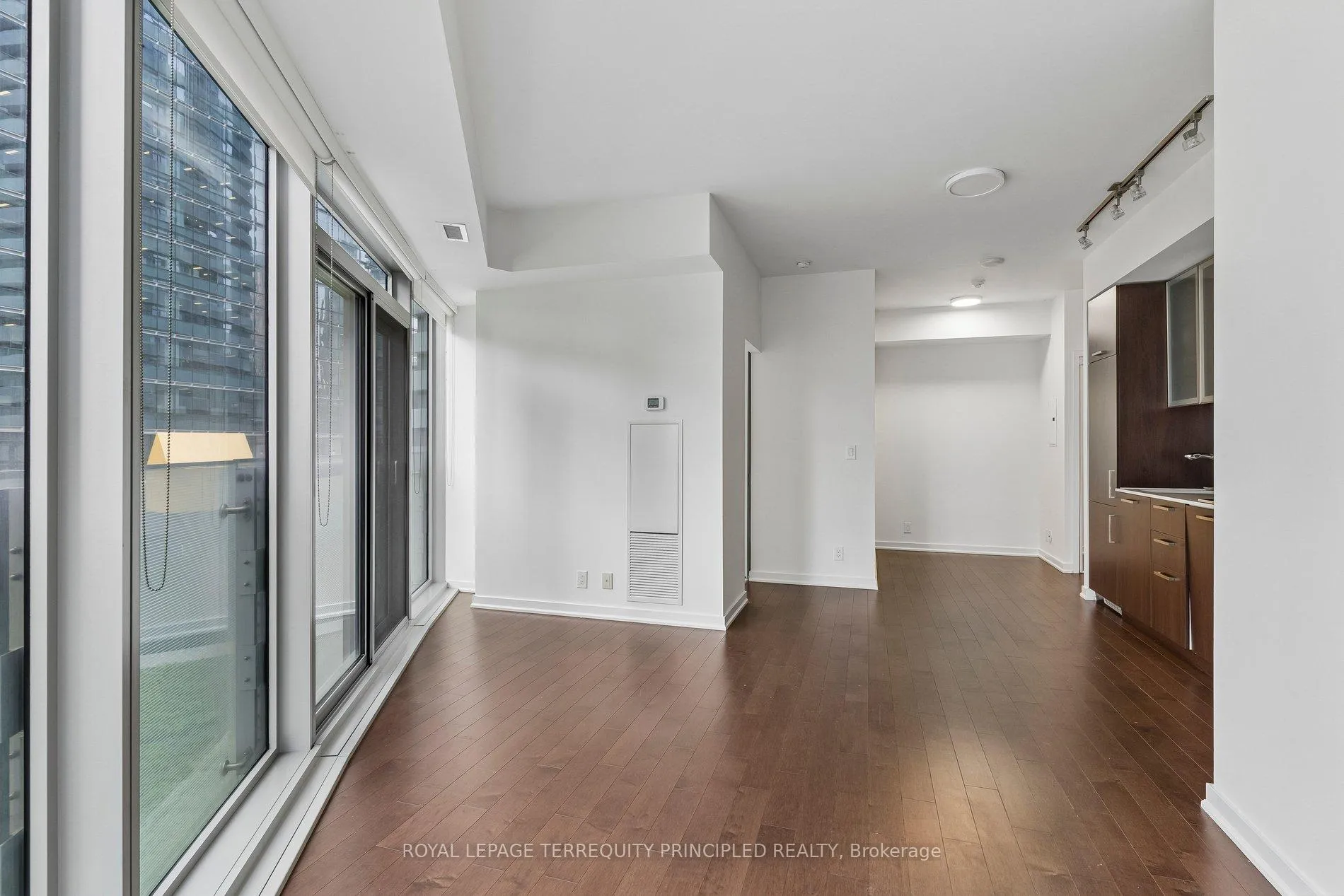 Photo 7 of Unit 307, 12 York Street, Toronto, Waterfront Communities — HOMEH