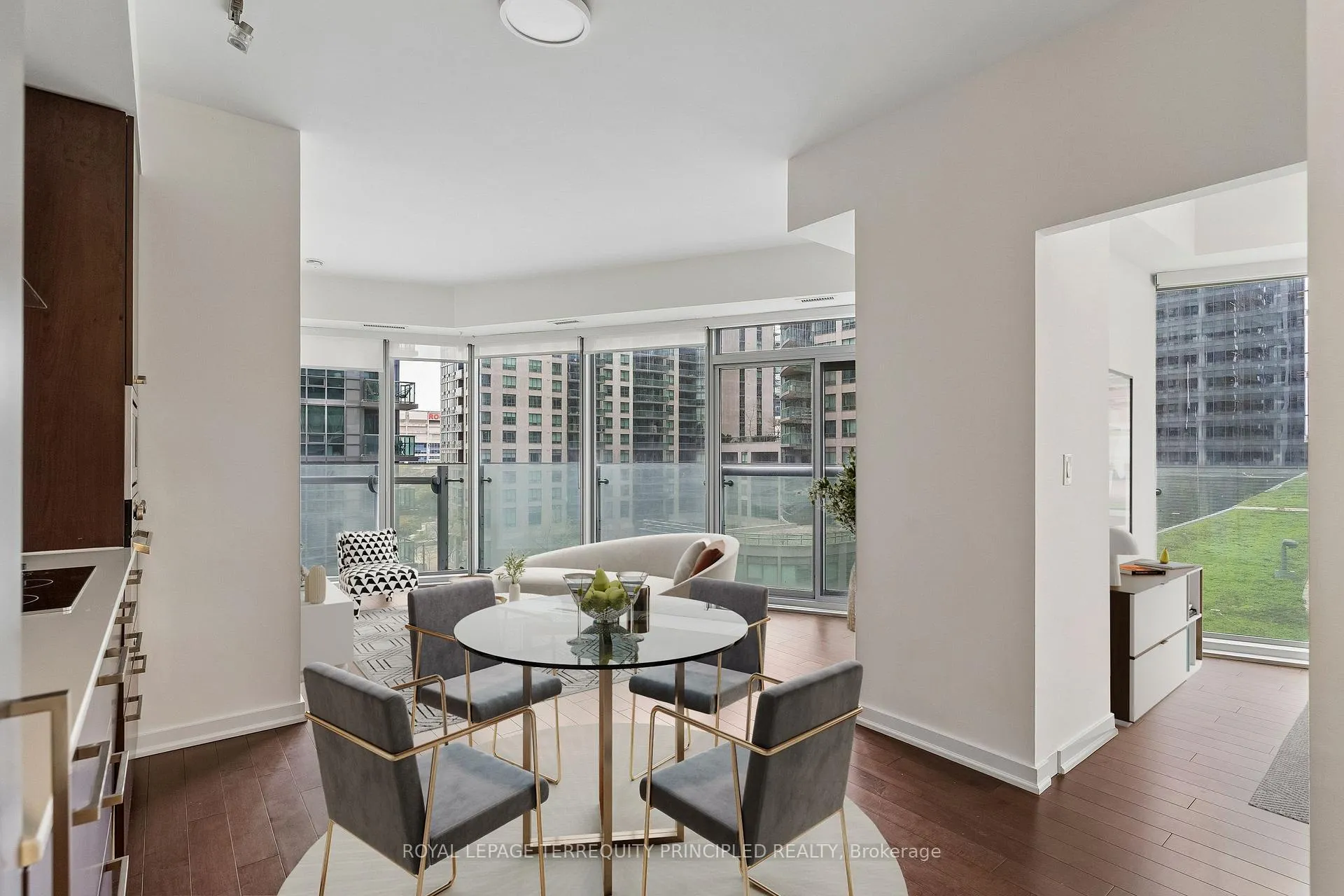 Photo 8 of Unit 307, 12 York Street, Toronto, Waterfront Communities — HOMEH