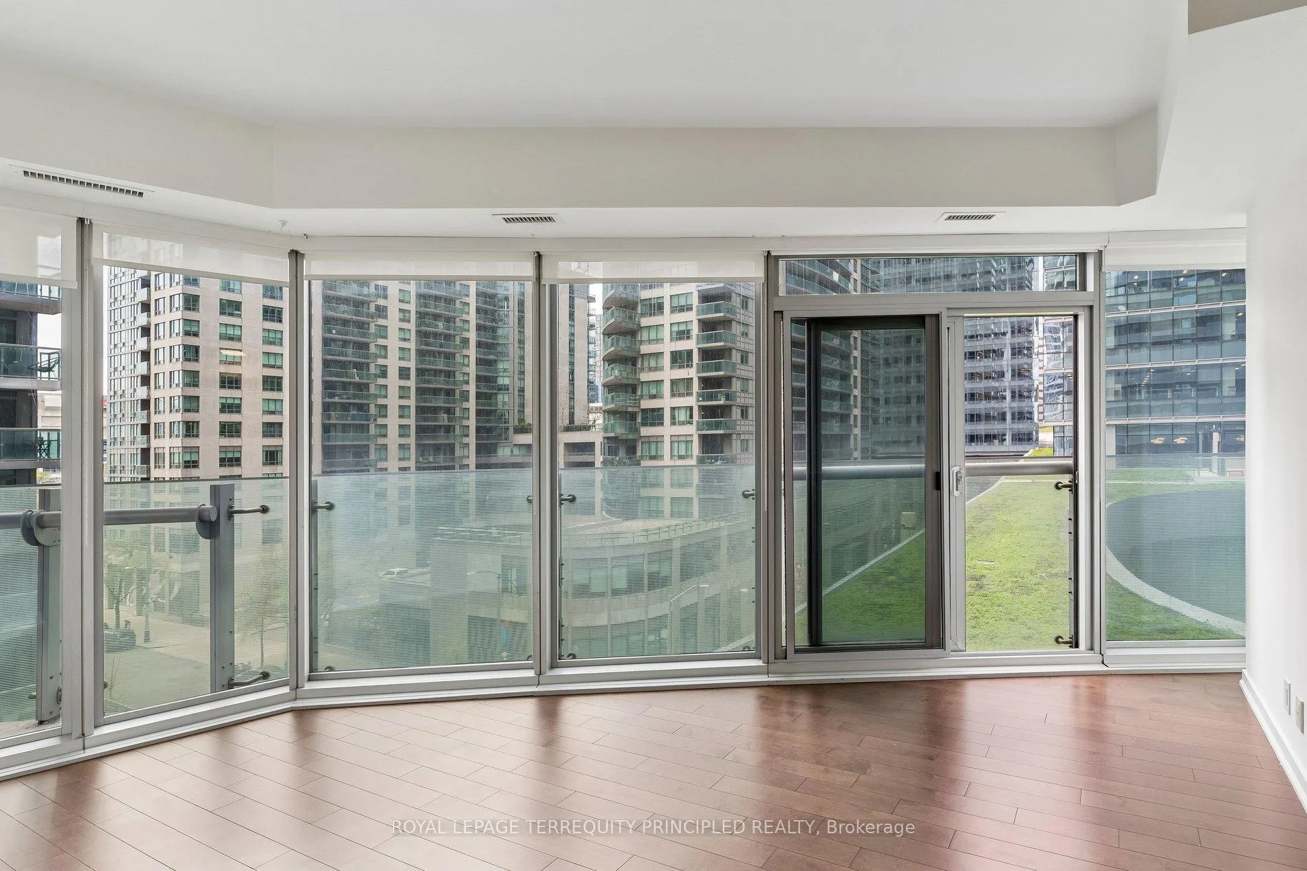 Photo 10 of Unit 307, 12 York Street, Toronto, Waterfront Communities — HOMEH