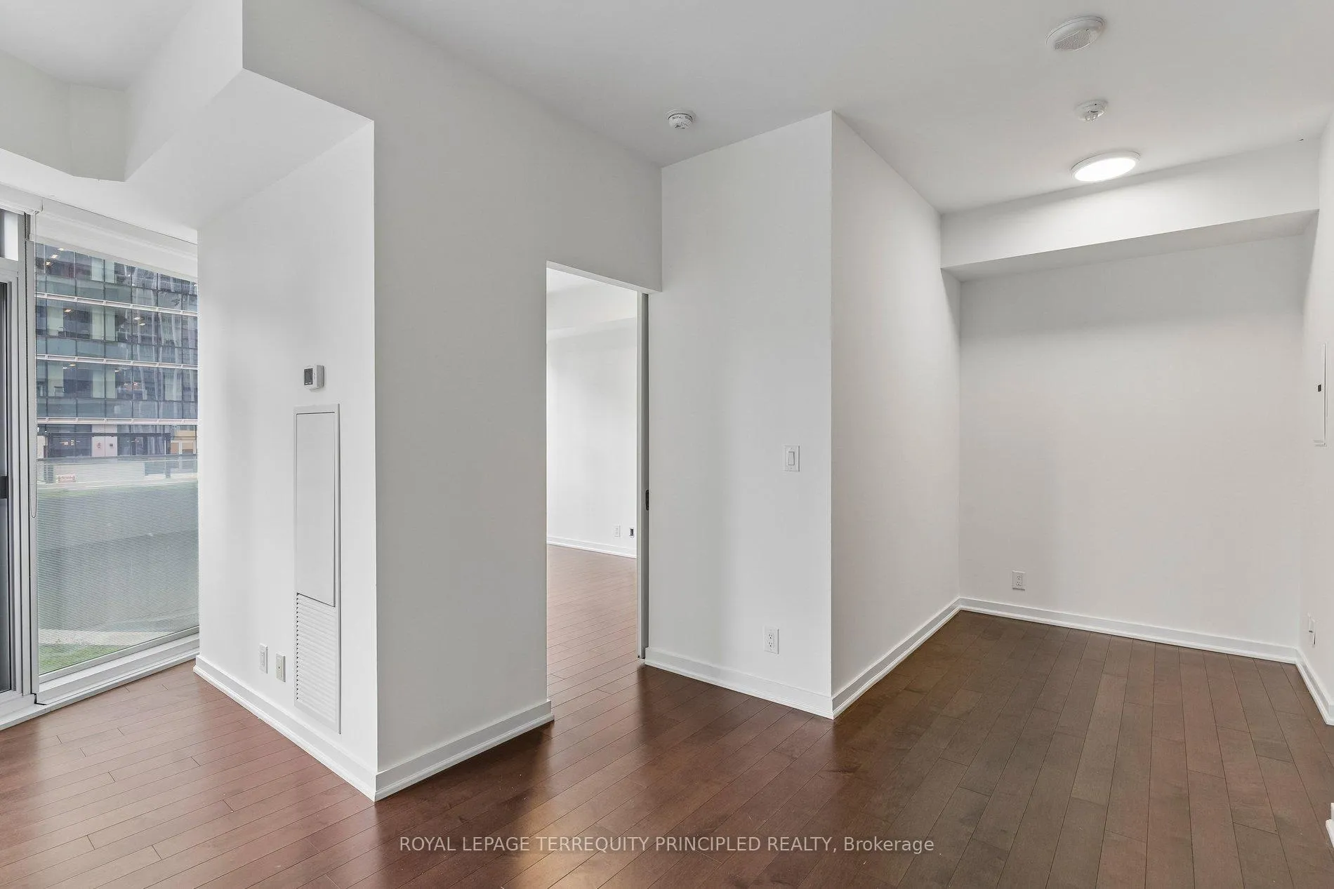 Photo 11 of Unit 307, 12 York Street, Toronto, Waterfront Communities — HOMEH