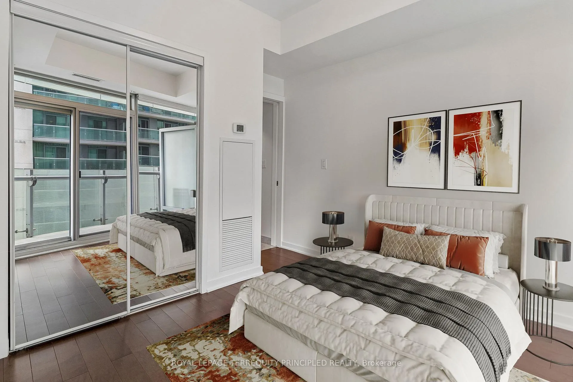 Photo 12 of Unit 307, 12 York Street, Toronto, Waterfront Communities — HOMEH