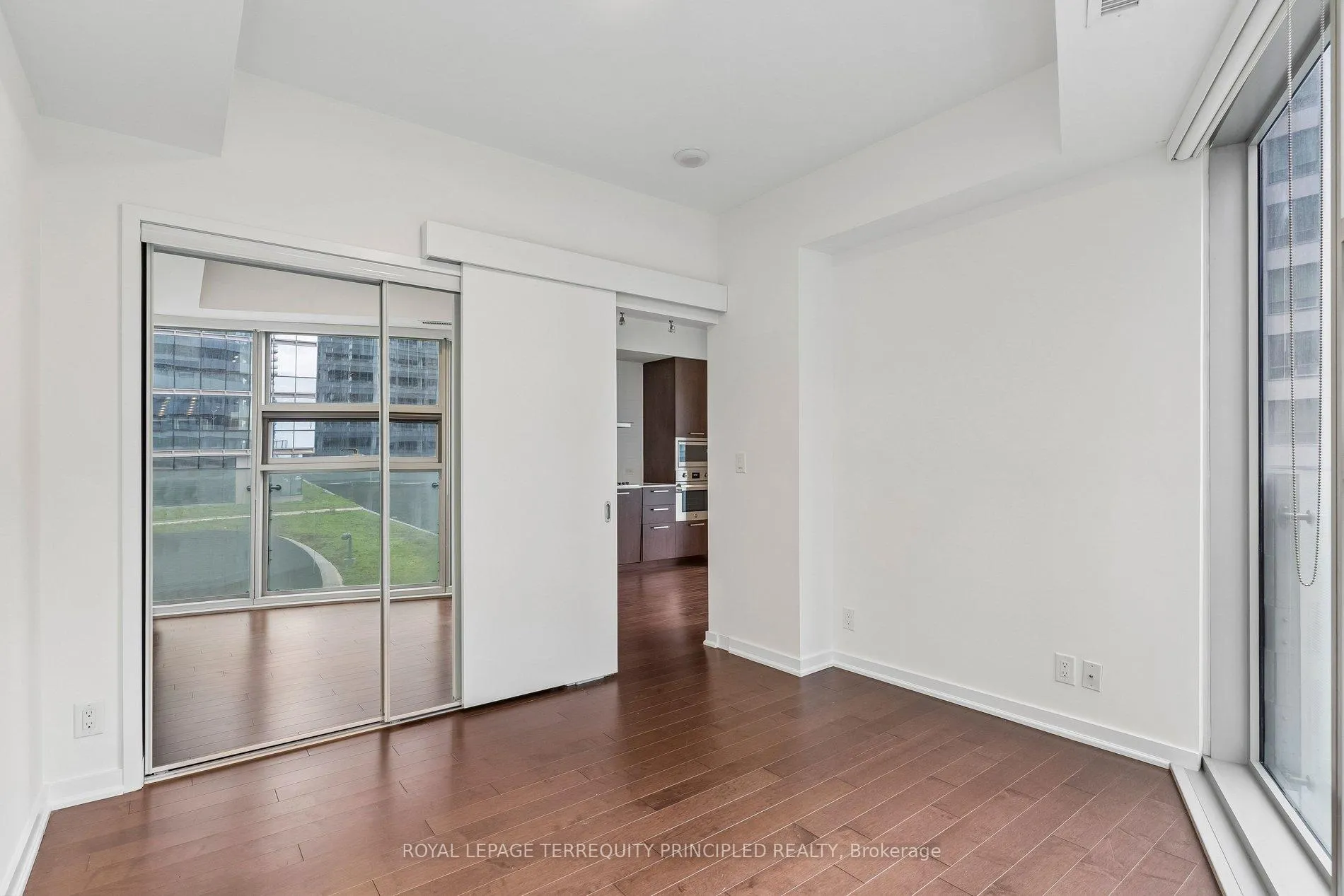 Photo 15 of Unit 307, 12 York Street, Toronto, Waterfront Communities — HOMEH