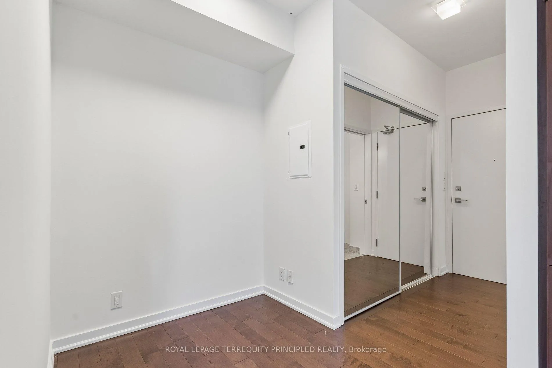 Photo 16 of Unit 307, 12 York Street, Toronto, Waterfront Communities — HOMEH