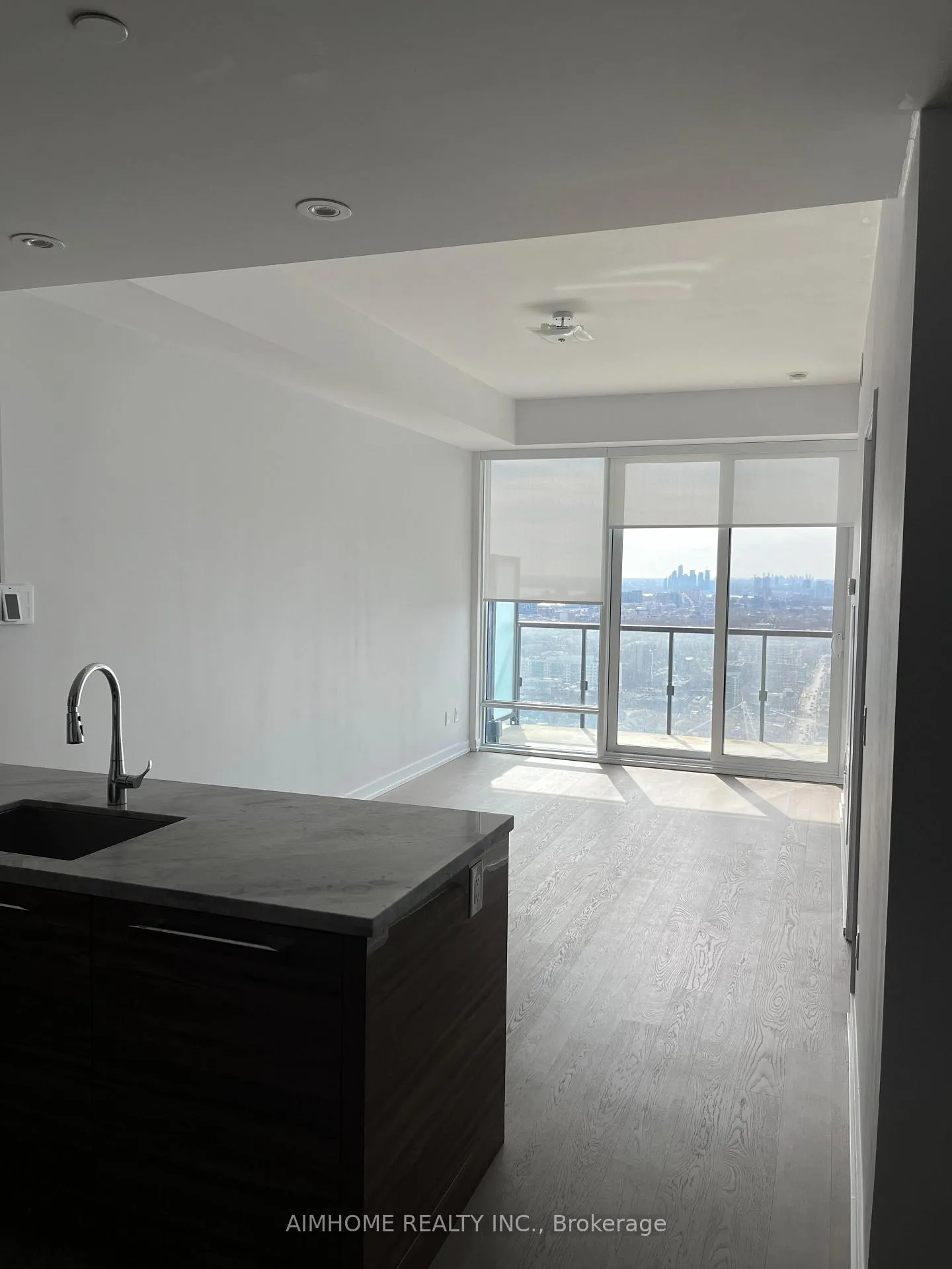 Photo 6 of Unit 2715, 488 University Avenue, Toronto, University — HOMEH