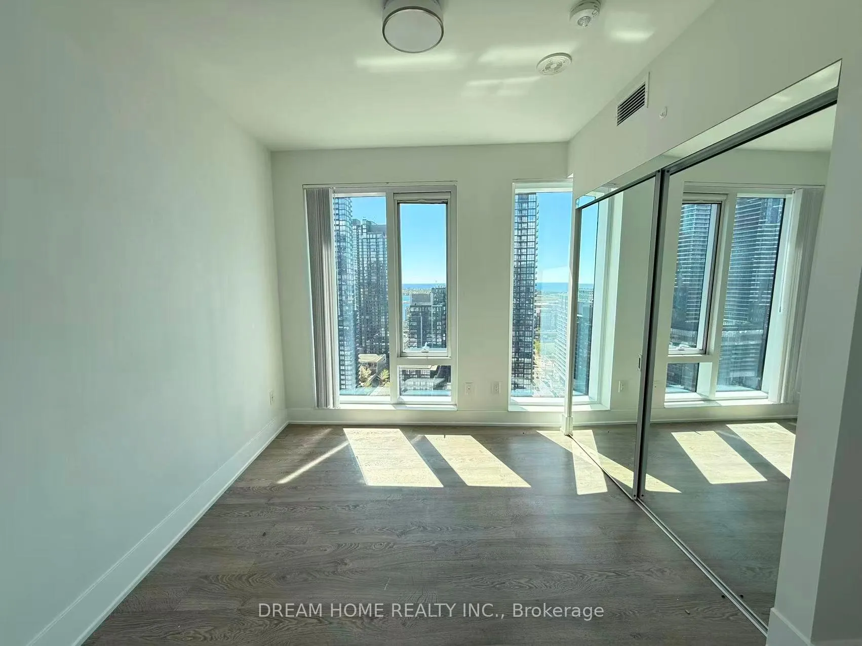 Photo 6 of Unit 1813, 470 Front Street W, Toronto, Waterfront Communities — HOMEH