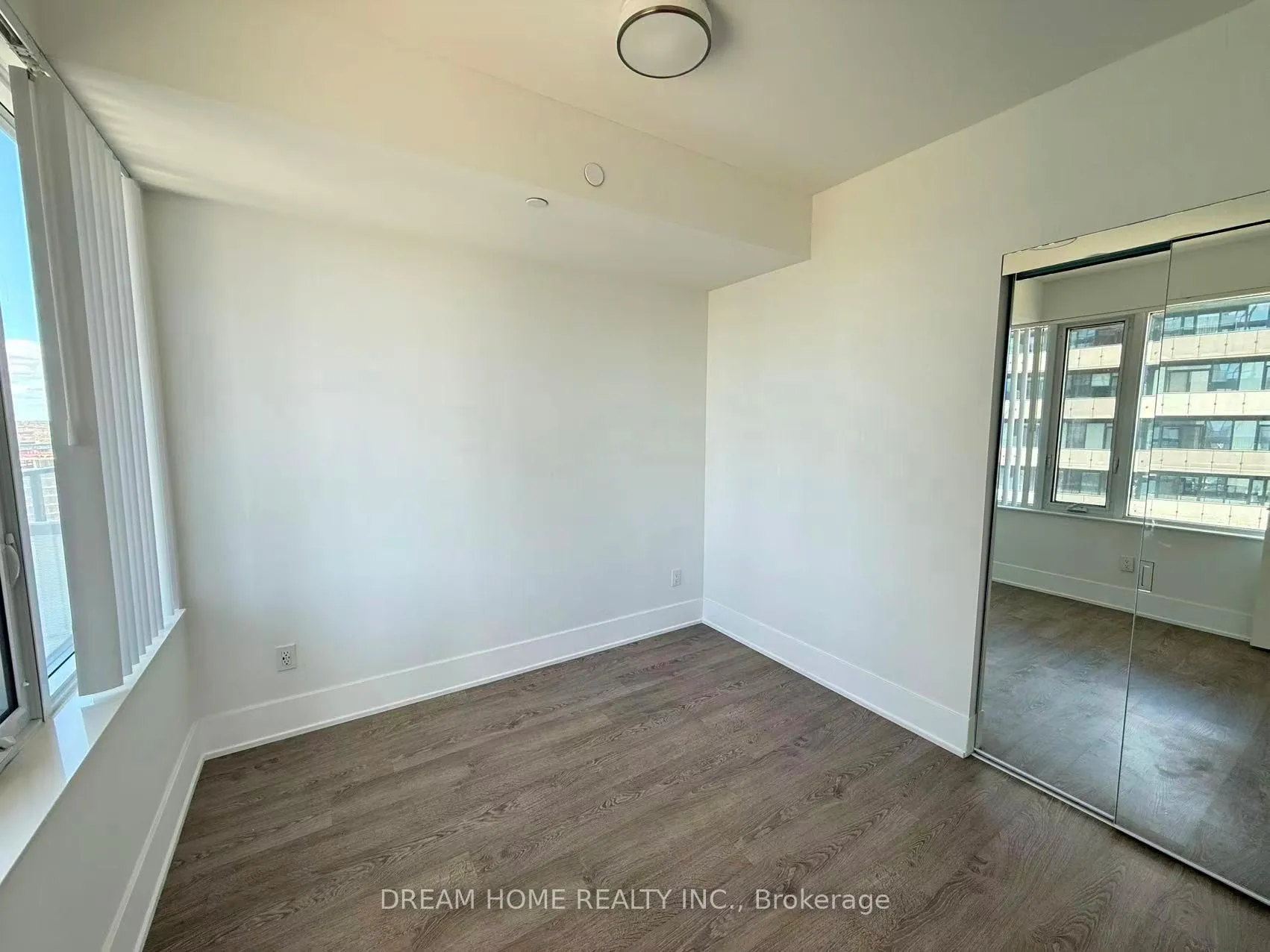 Photo 10 of Unit 1813, 470 Front Street W, Toronto, Waterfront Communities — HOMEH