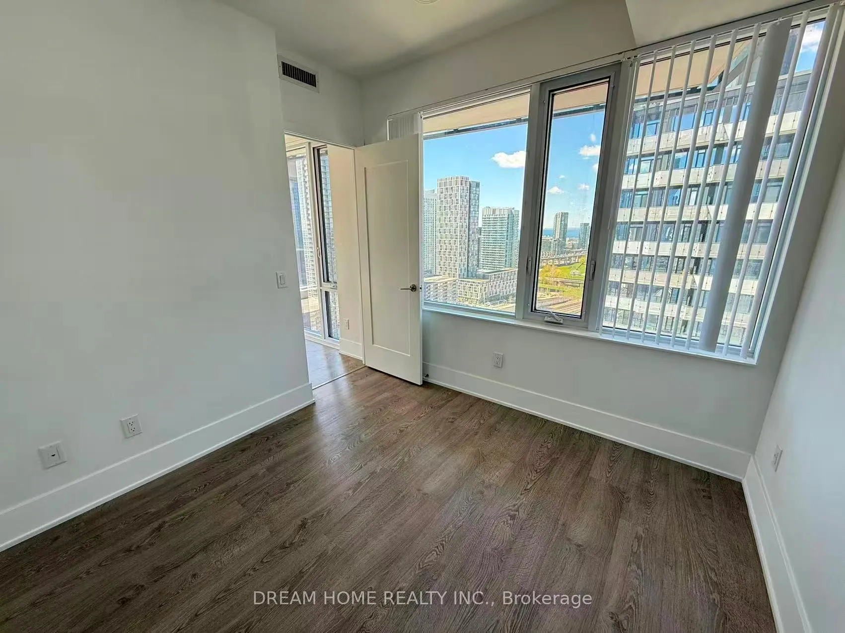 Photo 11 of Unit 1813, 470 Front Street W, Toronto, Waterfront Communities — HOMEH