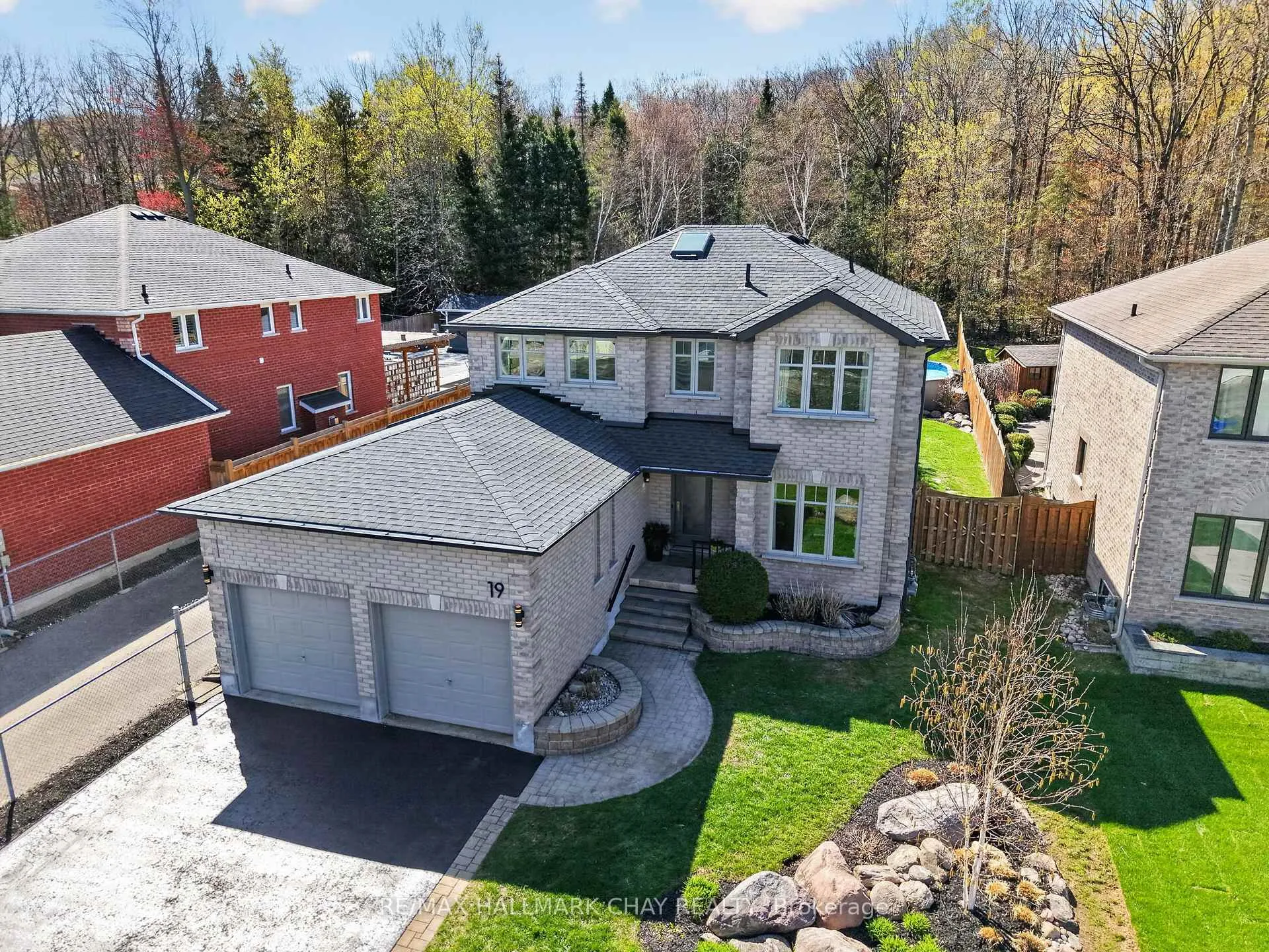 Photo 3 of 19 Grants Way, Barrie, Ardagh — HOMEH