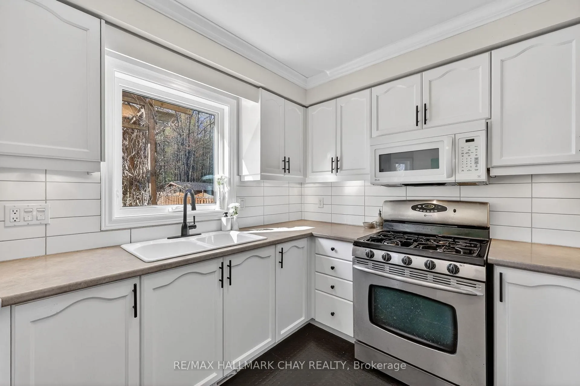 Photo 14 of 19 Grants Way, Barrie, Ardagh — HOMEH