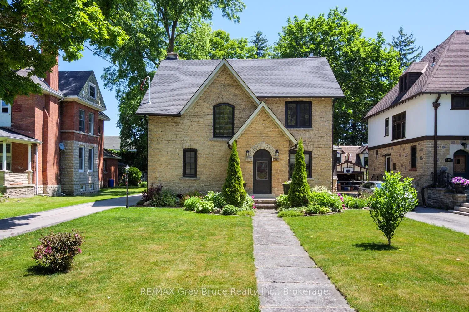 Photo 2 of 1075 4th Avenue W, Owen Sound — HOMEH