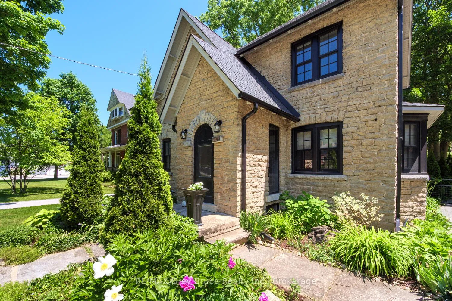 Photo 5 of 1075 4th Avenue W, Owen Sound — HOMEH
