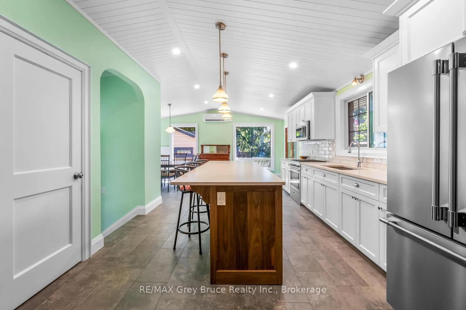 Photo 15 of 1075 4th Avenue W, Owen Sound — HOMEH