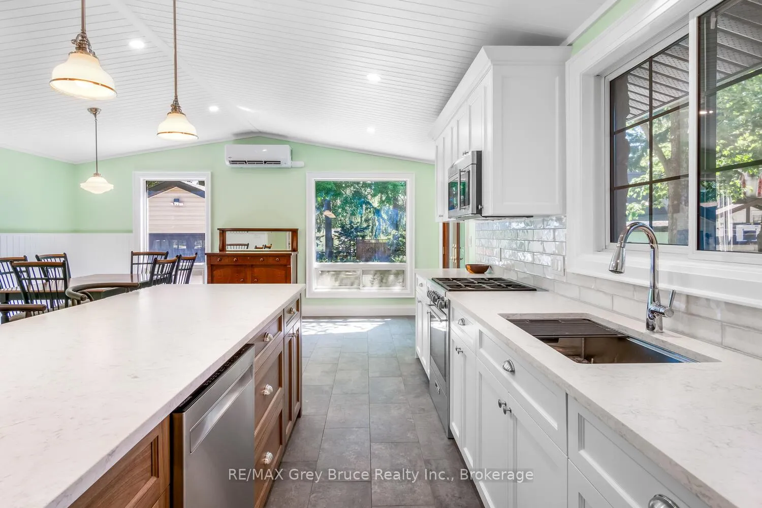 Photo 17 of 1075 4th Avenue W, Owen Sound — HOMEH
