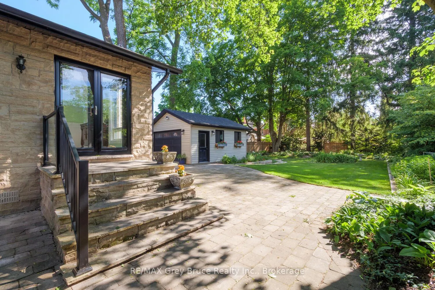 Photo 31 of 1075 4th Avenue W, Owen Sound — HOMEH