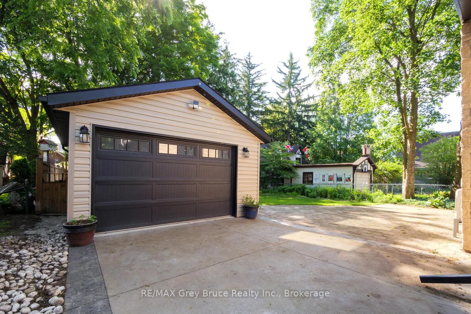Photo 32 of 1075 4th Avenue W, Owen Sound — HOMEH
