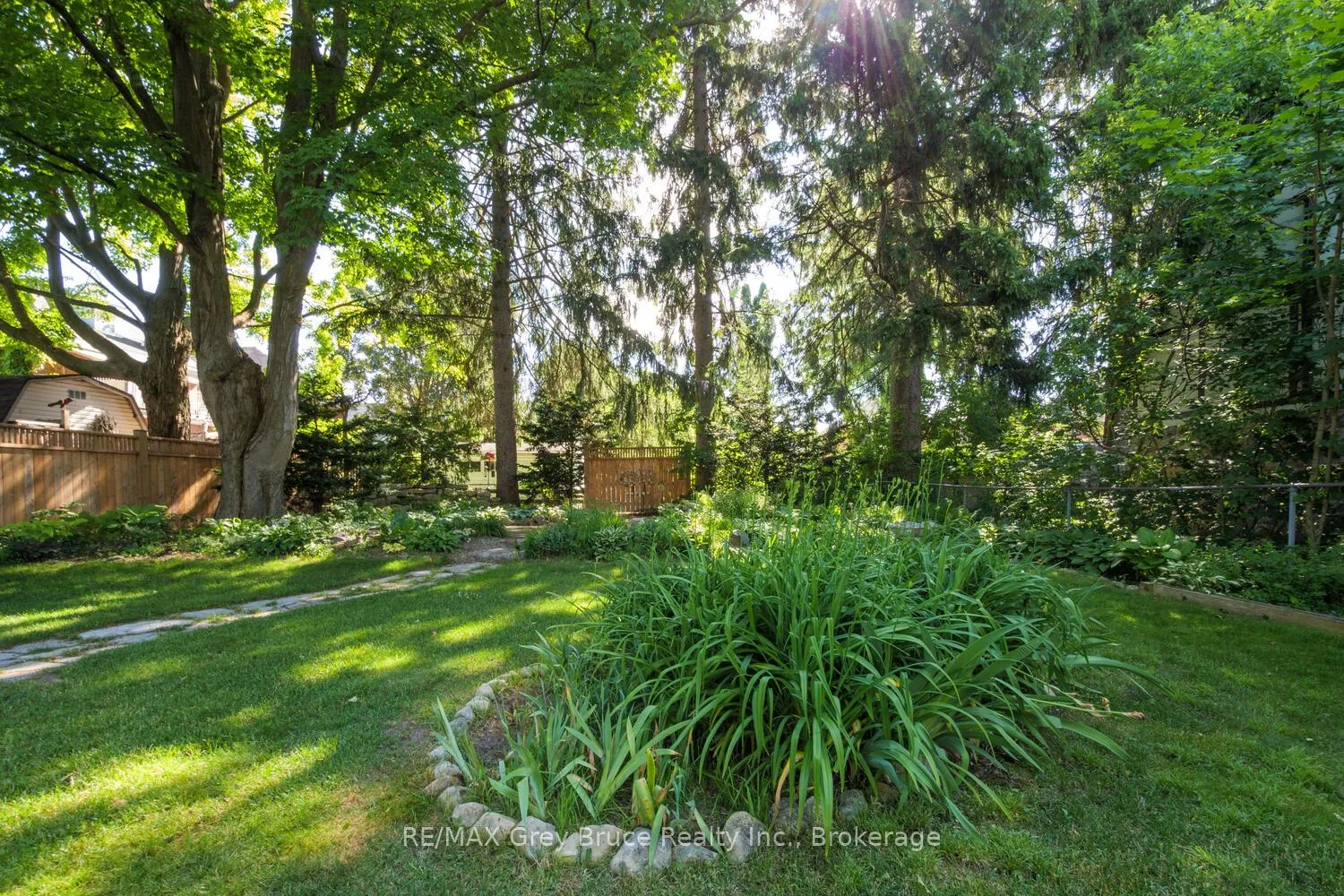 Photo 33 of 1075 4th Avenue W, Owen Sound — HOMEH