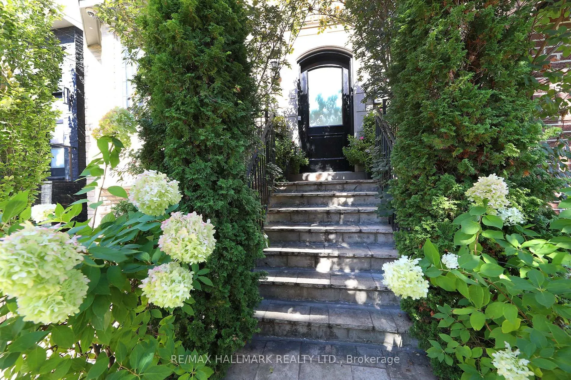 Photo 2 of 370 Douglas Avenue, Toronto, Bedford Park-Nortown — HOMEH