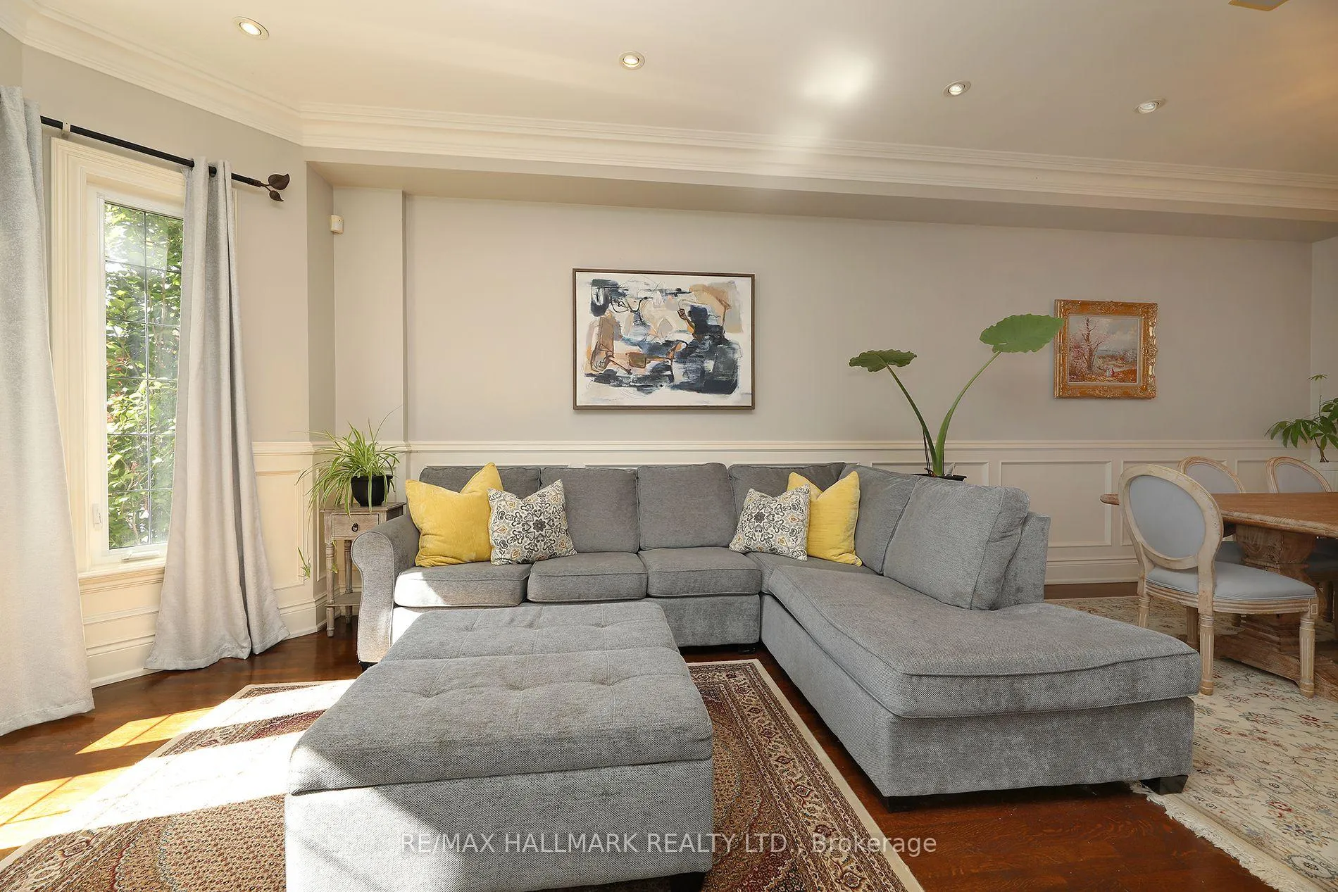 Photo 4 of 370 Douglas Avenue, Toronto, Bedford Park-Nortown — HOMEH