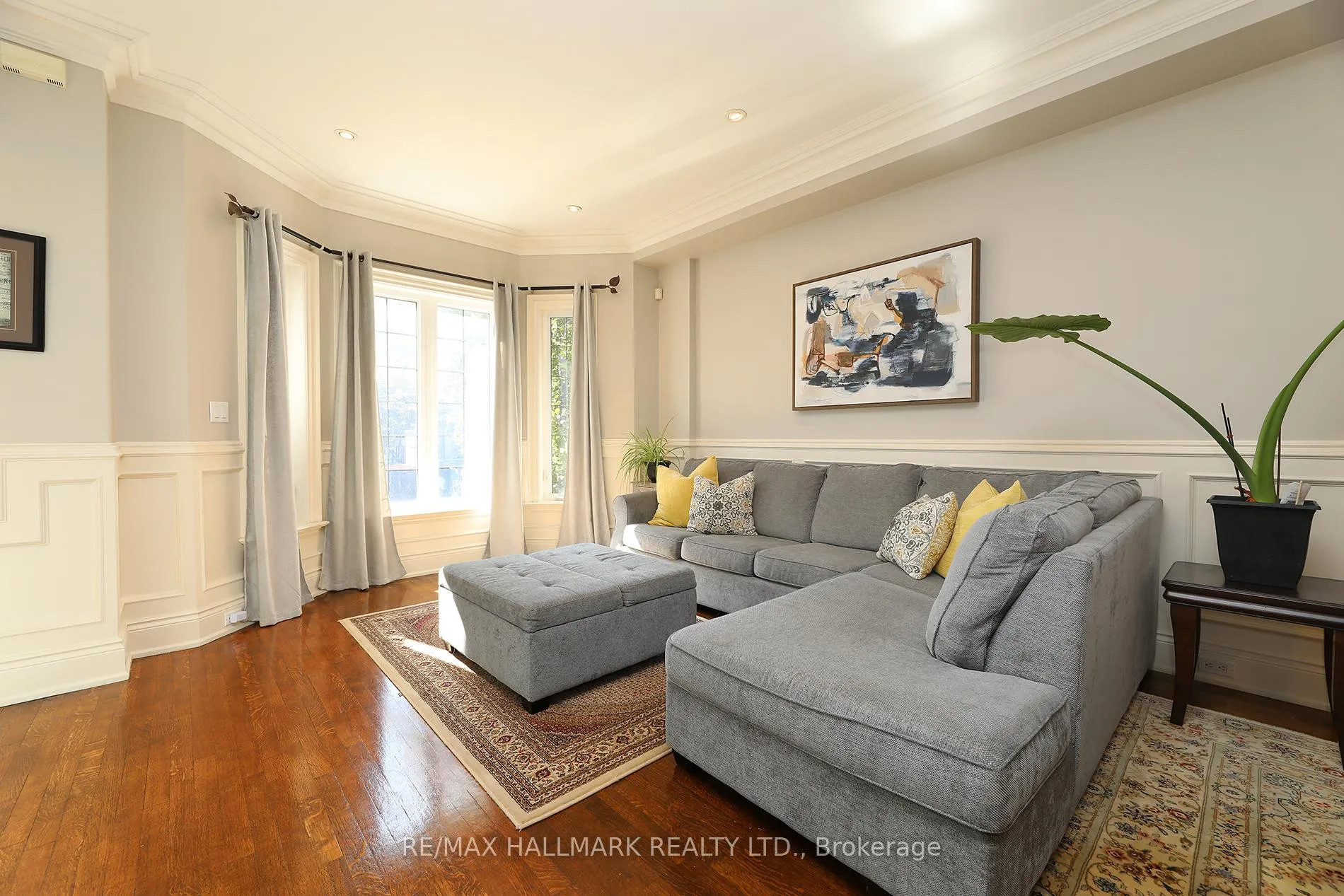 Photo 5 of 370 Douglas Avenue, Toronto, Bedford Park-Nortown — HOMEH