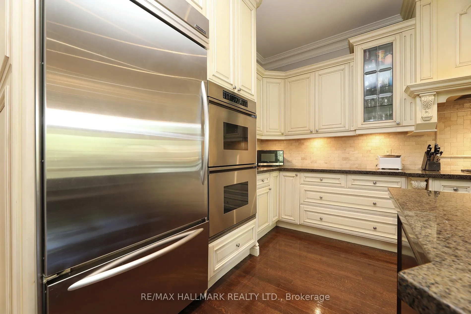 Photo 10 of 370 Douglas Avenue, Toronto, Bedford Park-Nortown — HOMEH