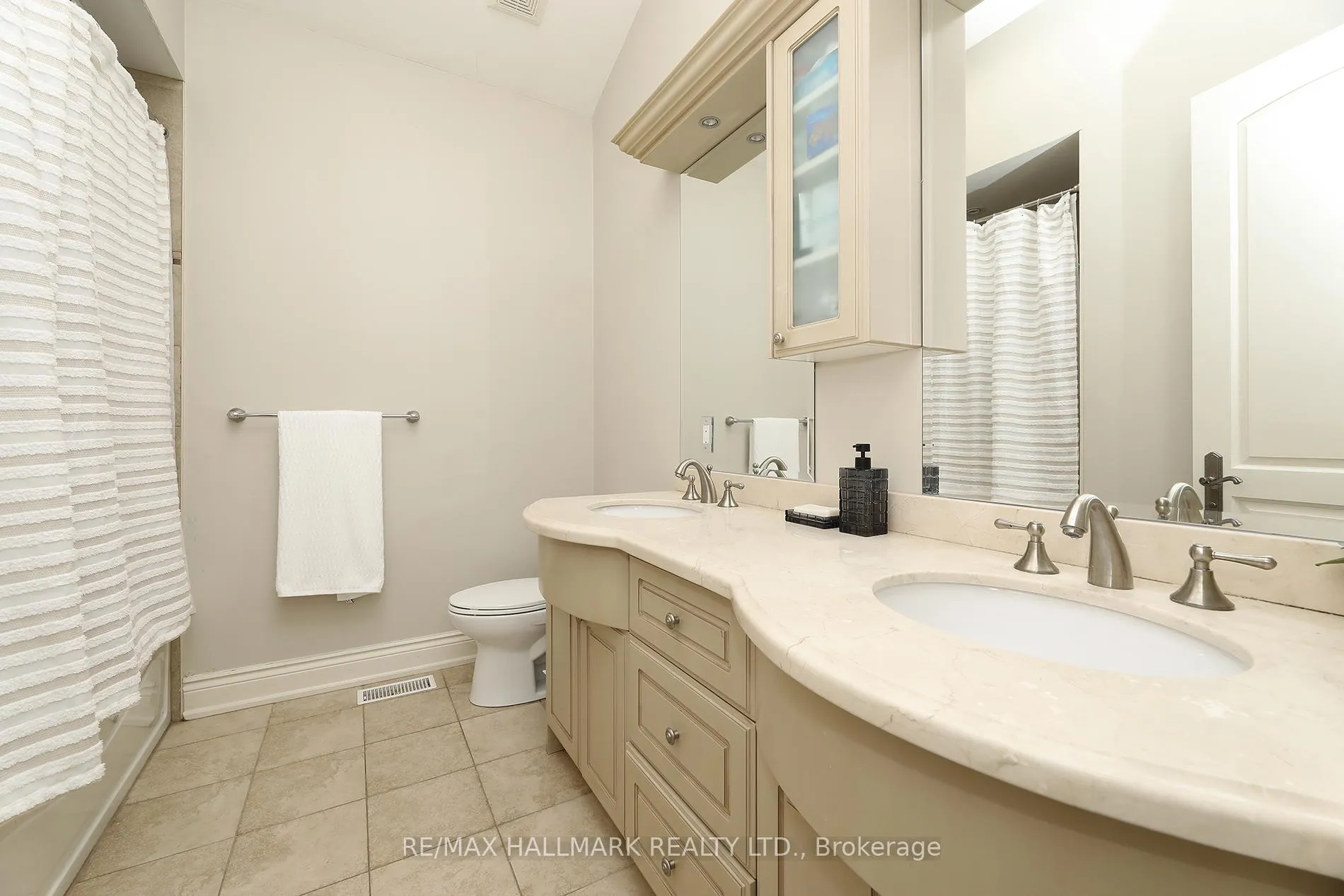 Photo 31 of 370 Douglas Avenue, Toronto, Bedford Park-Nortown — HOMEH