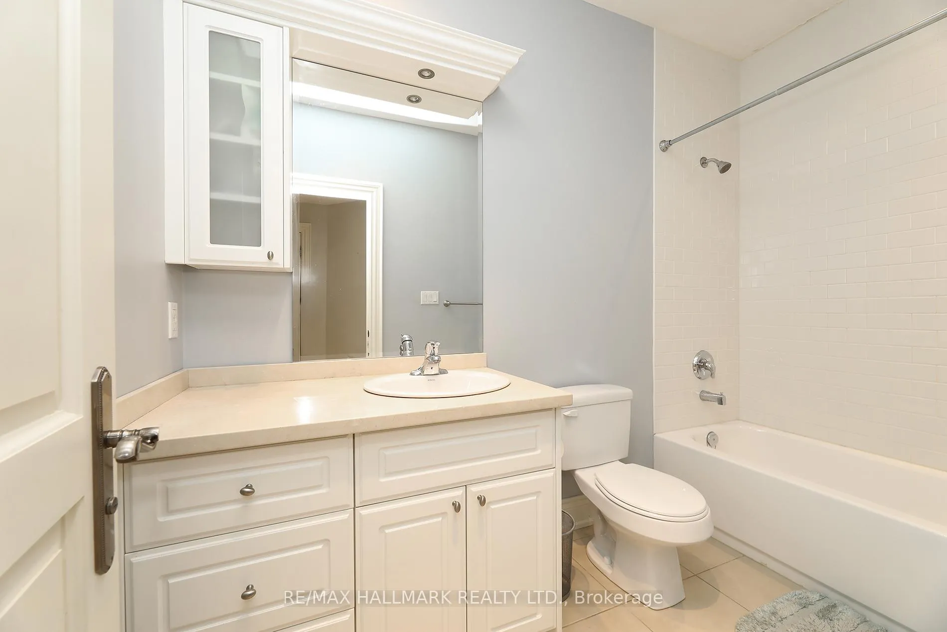 Photo 35 of 370 Douglas Avenue, Toronto, Bedford Park-Nortown — HOMEH